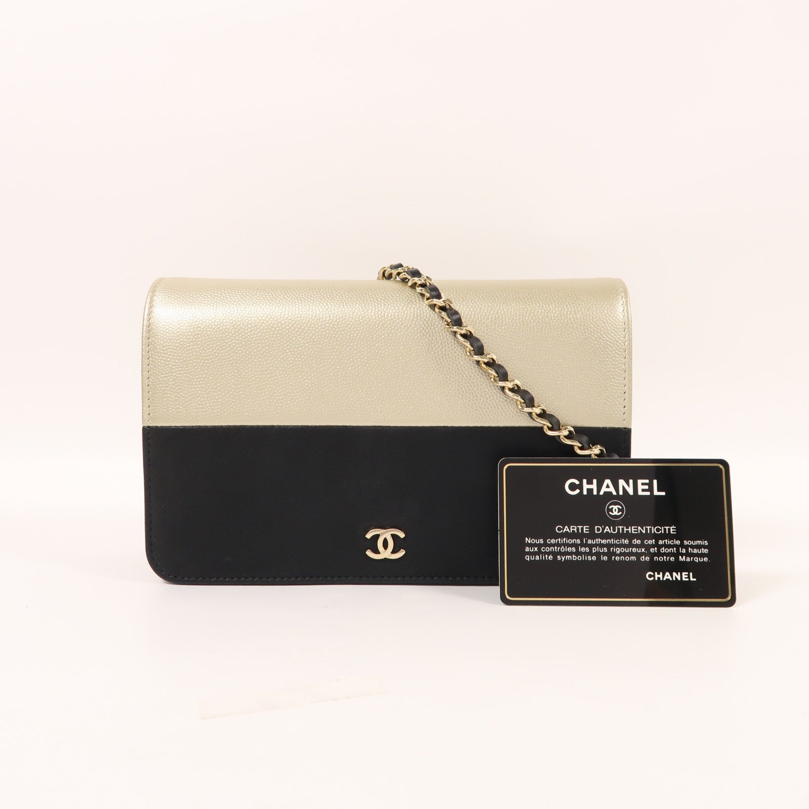 CHANEL 皮革WOC Wallet On Chain金扣鏈帶肩背袋