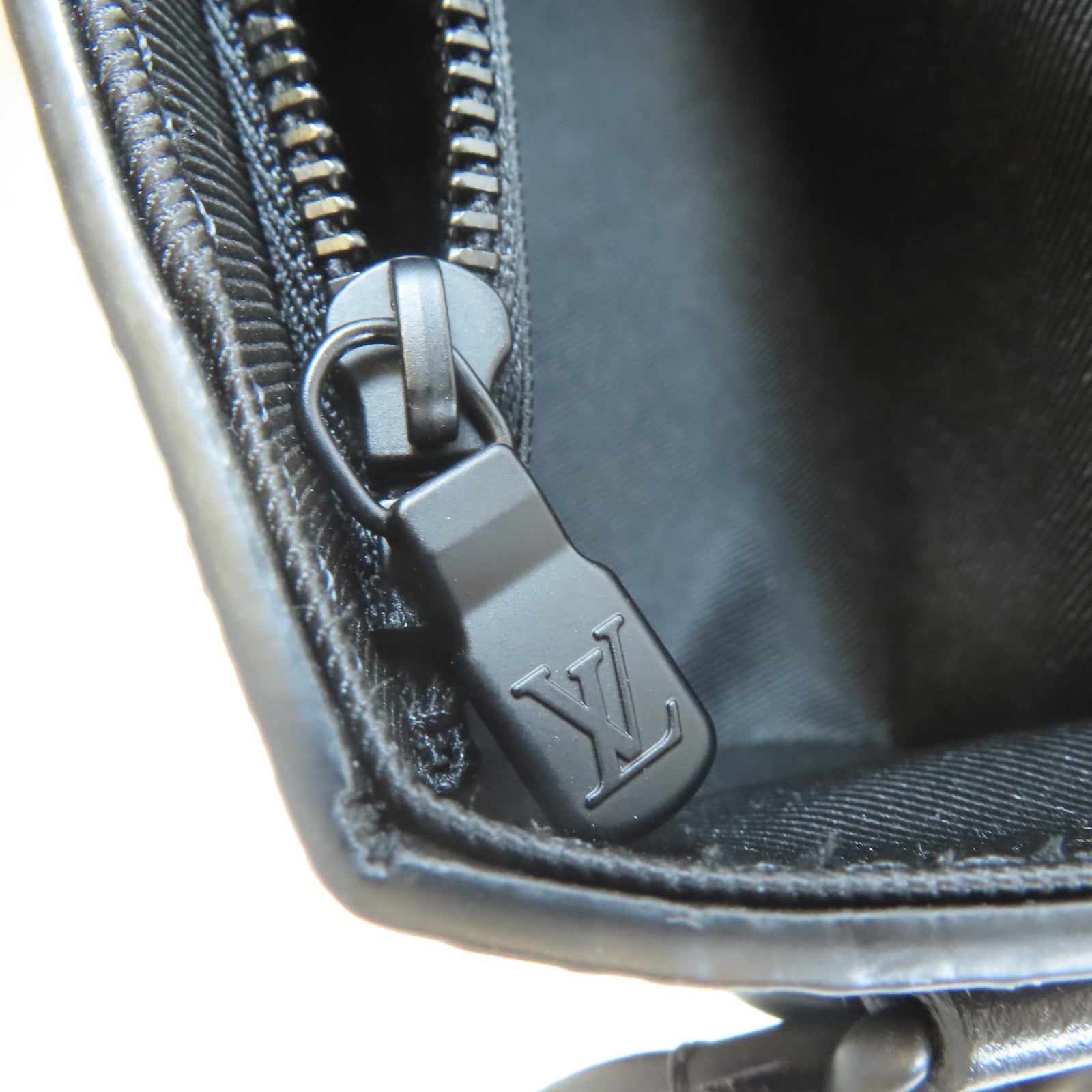 LOUIS VUITTON Monogram Eclipse Steamer肩背袋黑色