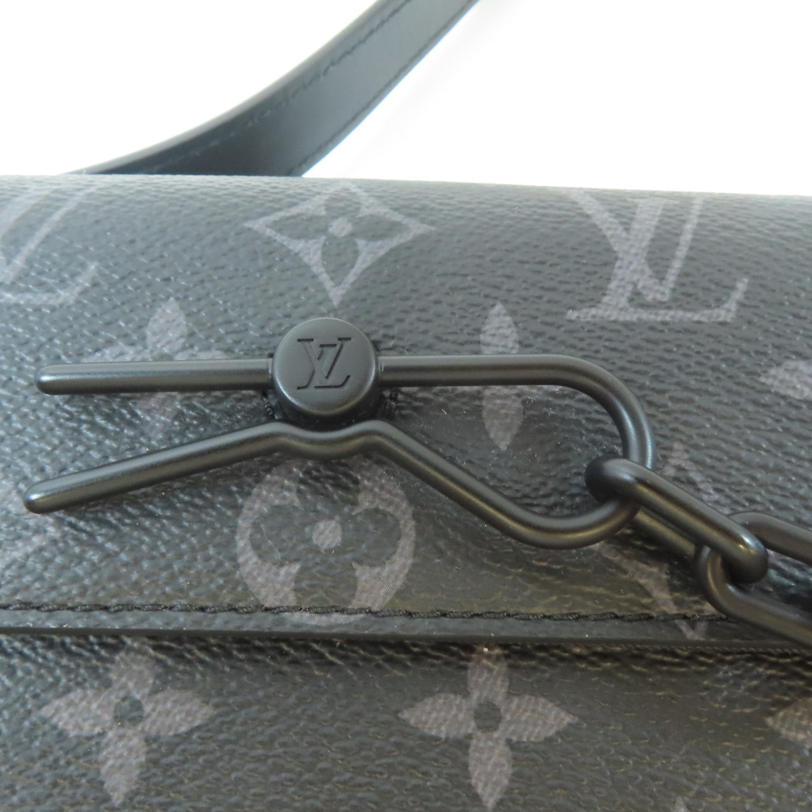 LOUIS VUITTON Monogram Eclipse Steamer肩背袋黑色