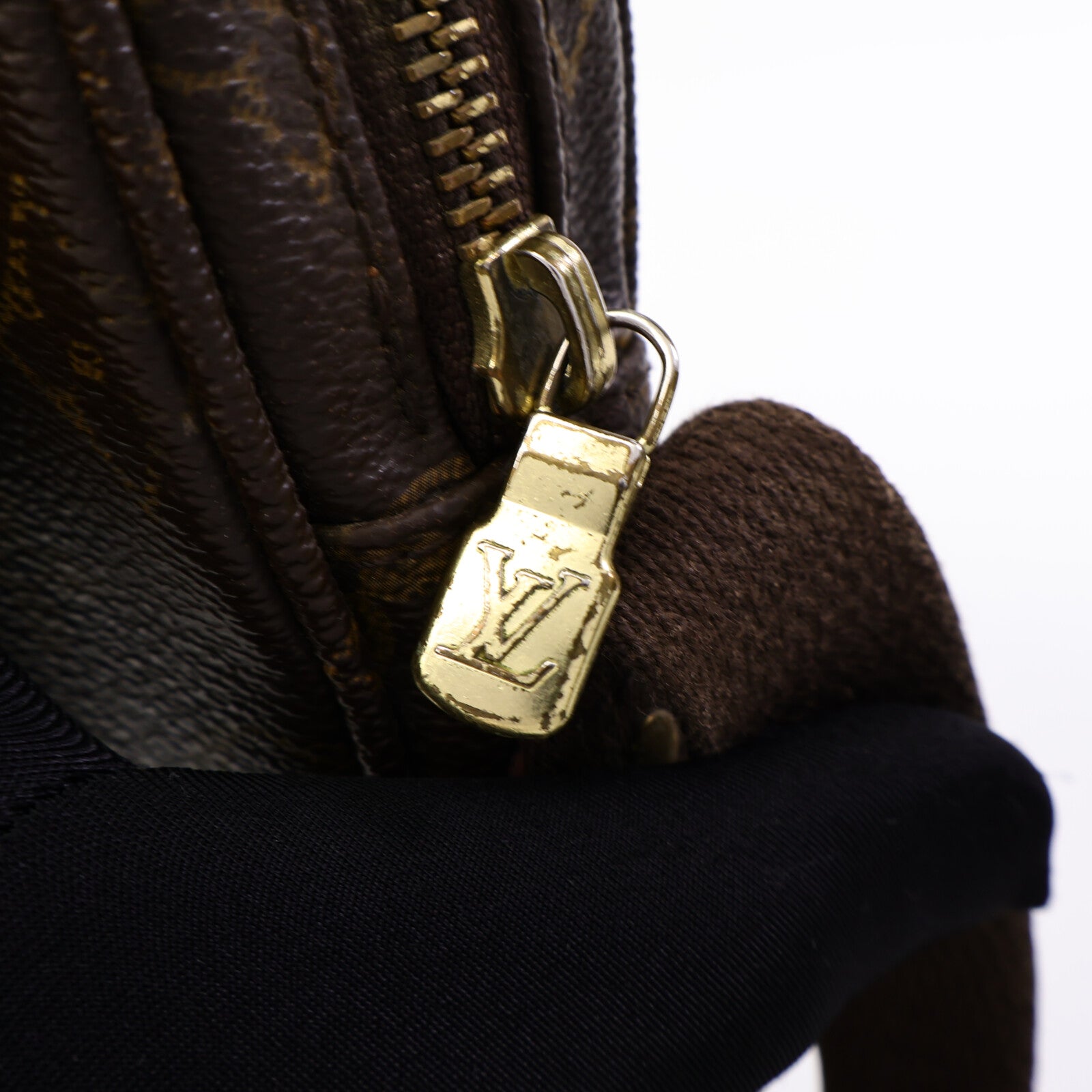 LOUIS VUITTON Monogram Trotteur Beaubourg金扣肩背袋
