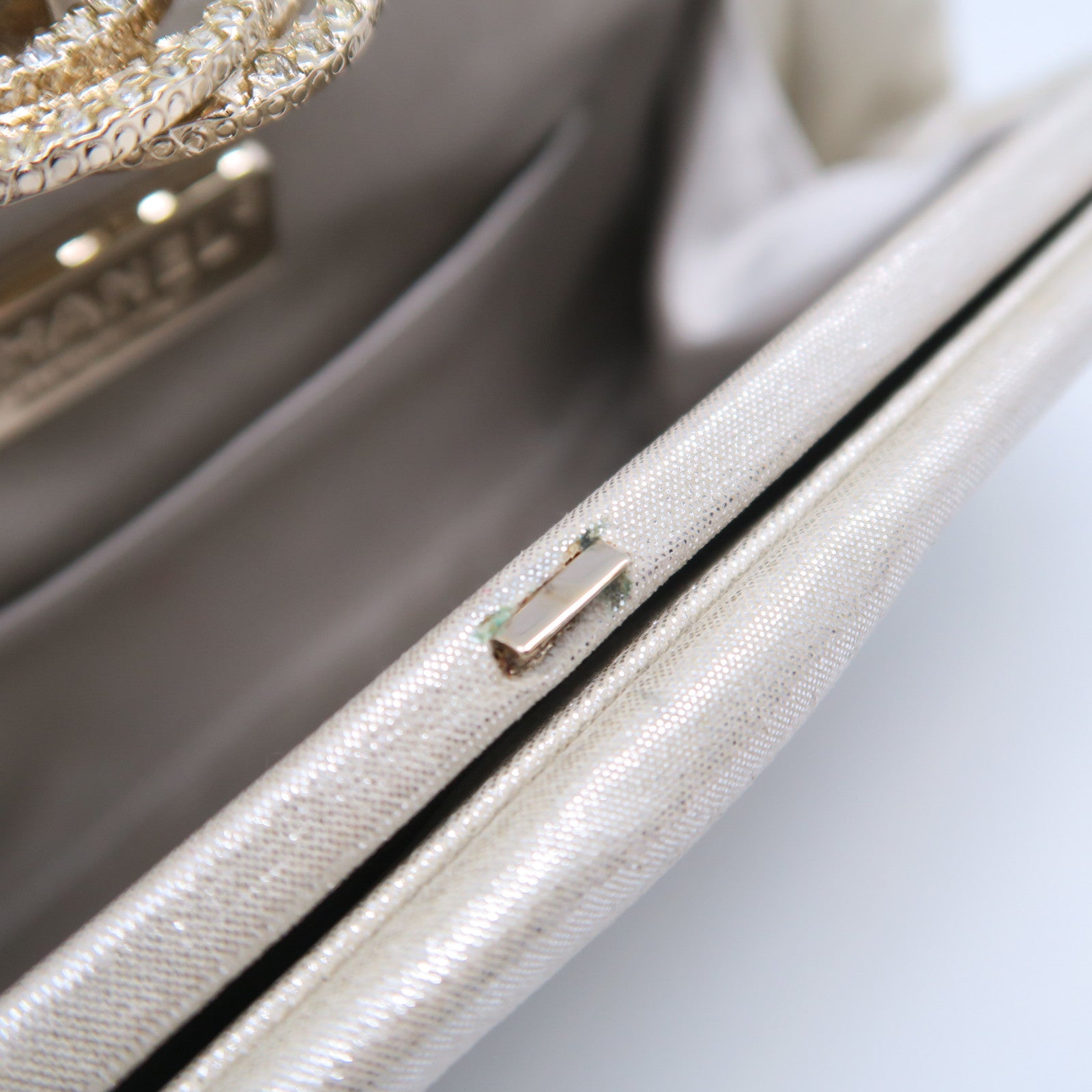 CHANEL 【激減優惠】牛皮皮革Clutch Bag金扣手拿包金色