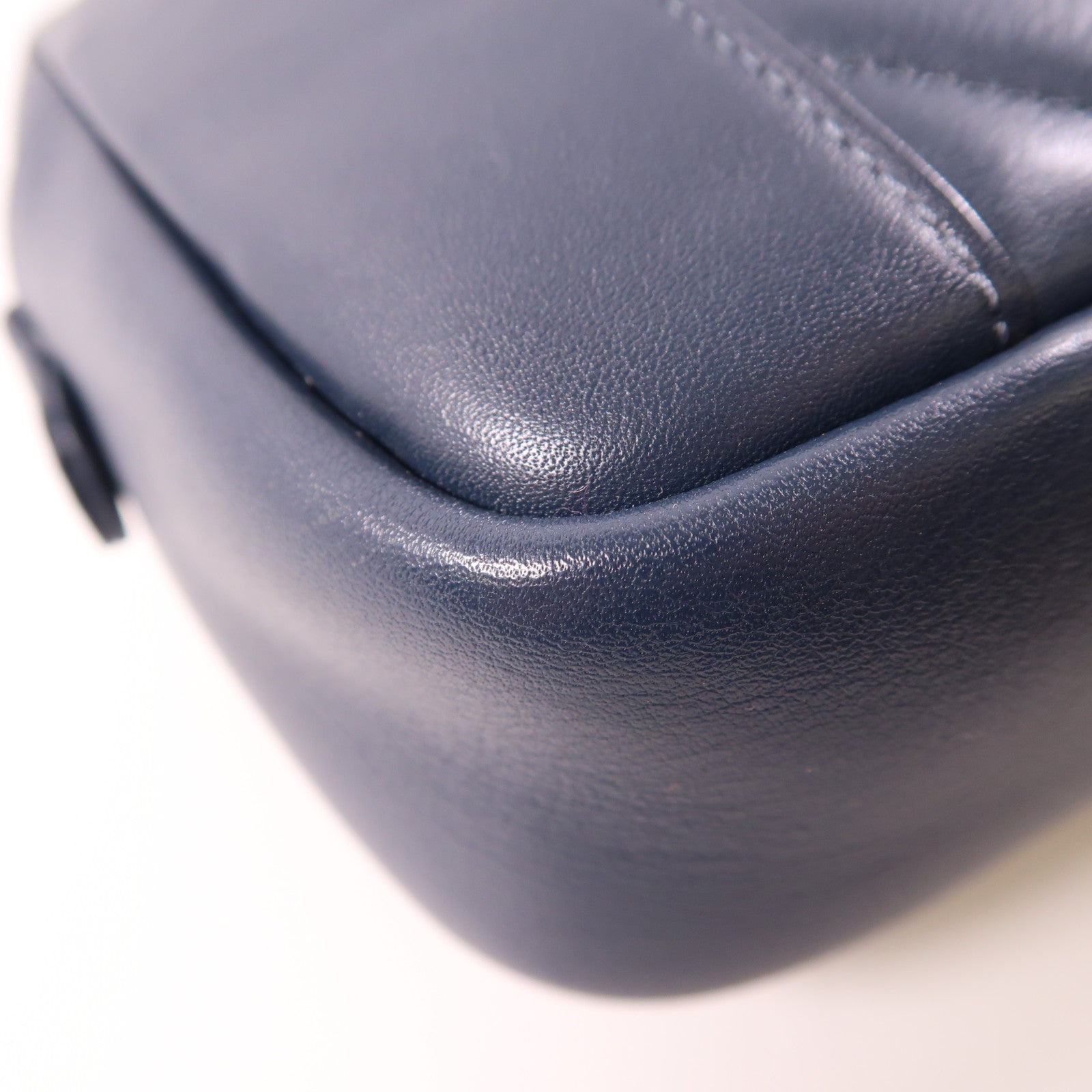 CHANEL 牛皮皮革Chain Shoulder金扣鏈帶肩背袋深藍色