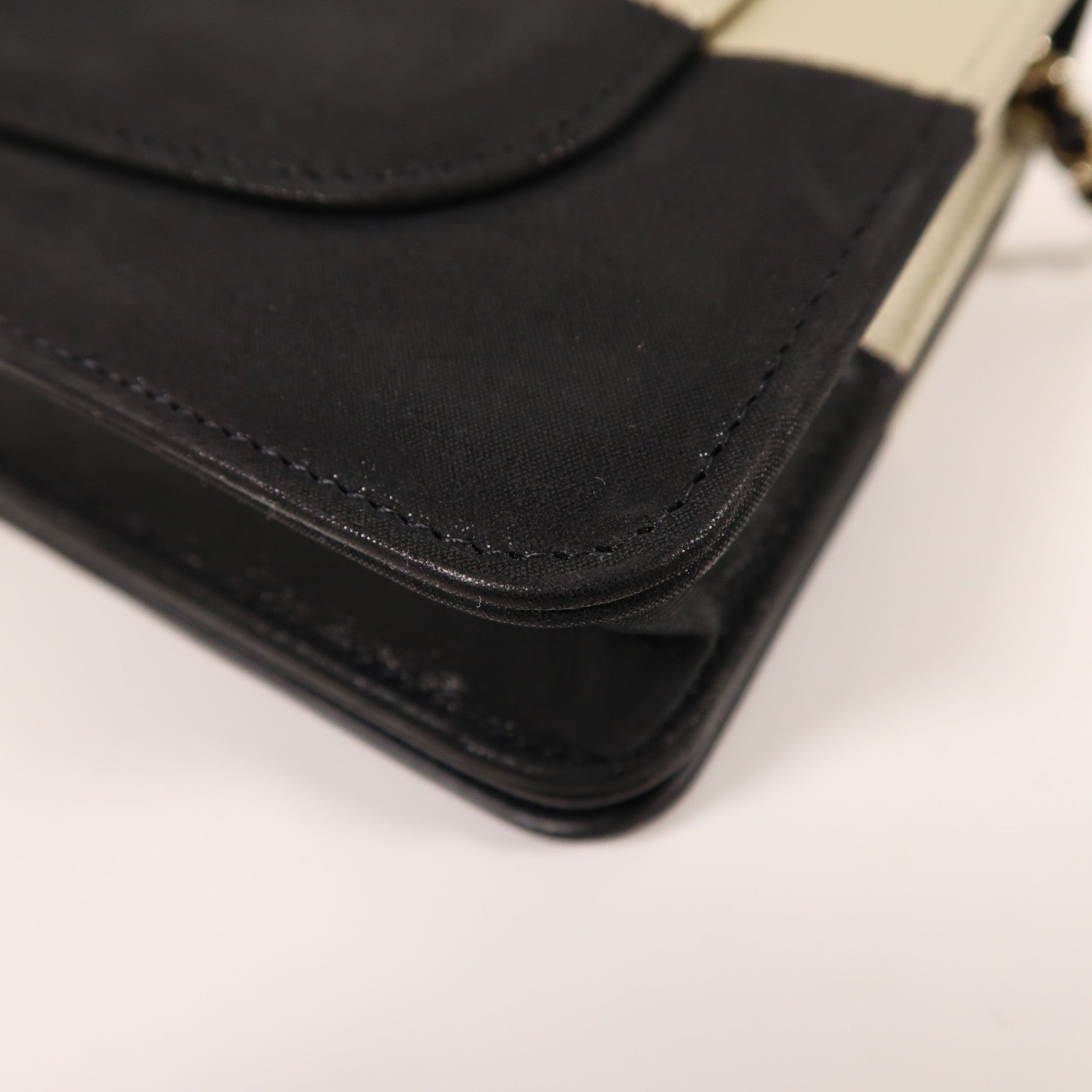 CHANEL 皮革WOC Wallet On Chain金扣鏈帶肩背袋