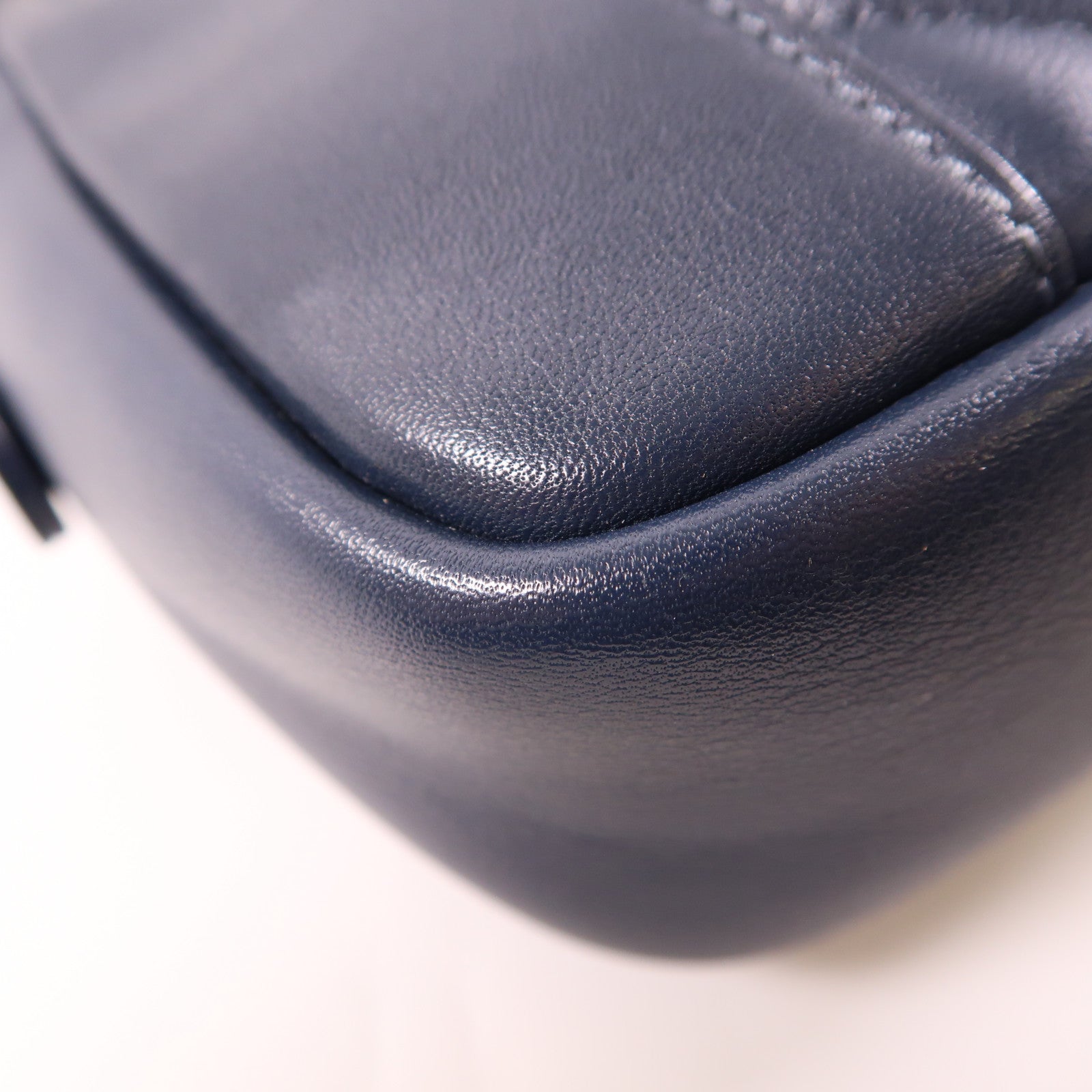 CHANEL 牛皮皮革Chain Shoulder金扣鏈帶肩背袋深藍色