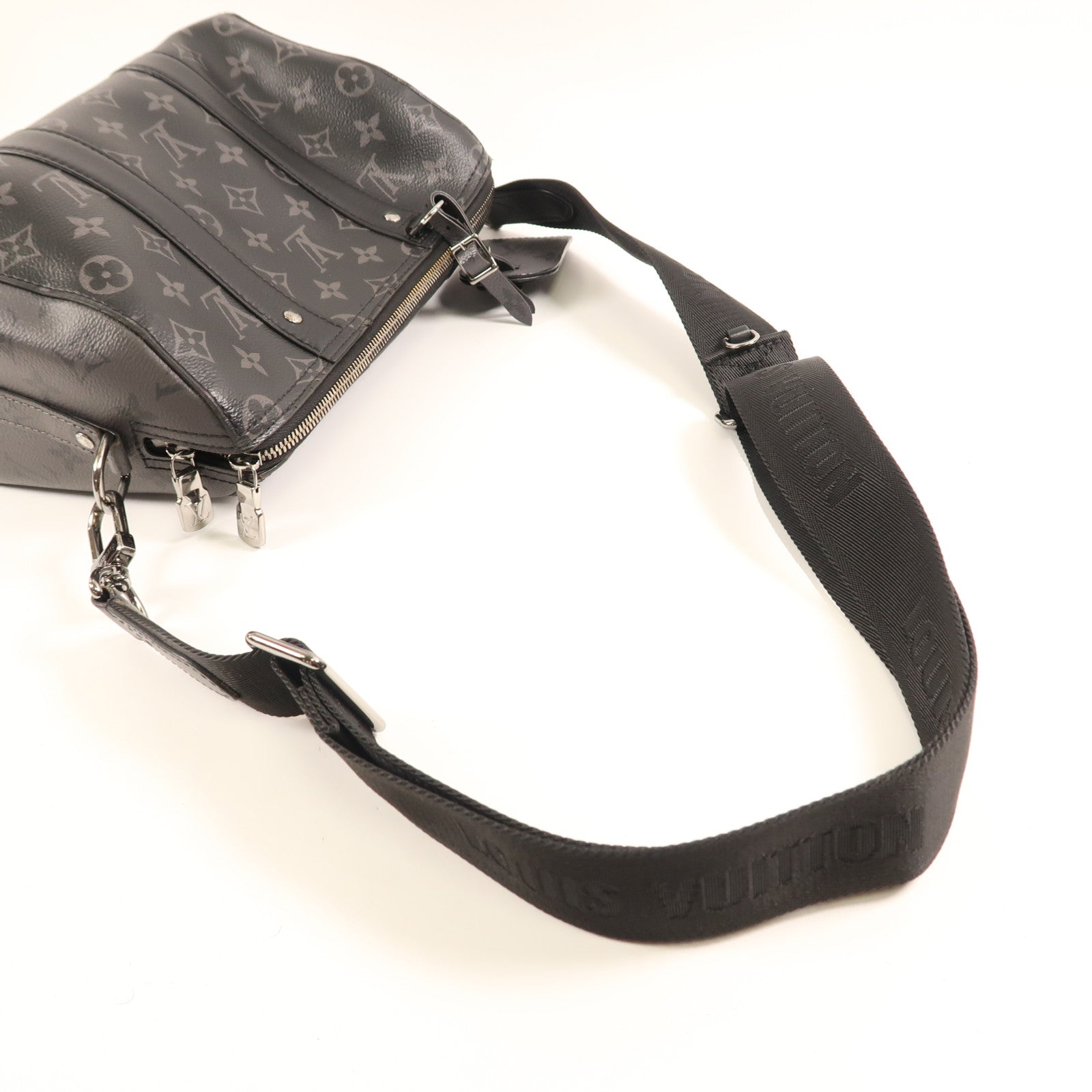 LOUIS VUITTON Monogram Eclipse City Keepall手挽肩背兩用袋