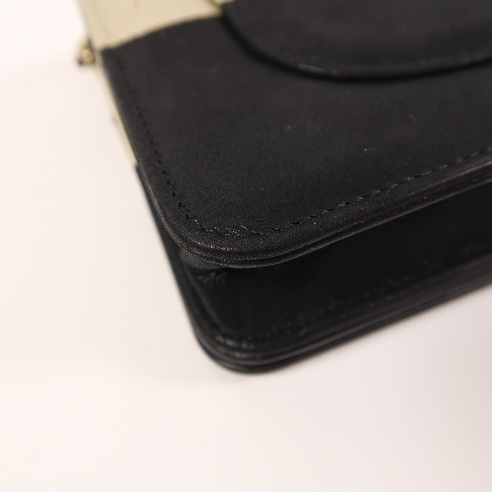 CHANEL 皮革WOC Wallet On Chain金扣鏈帶肩背袋