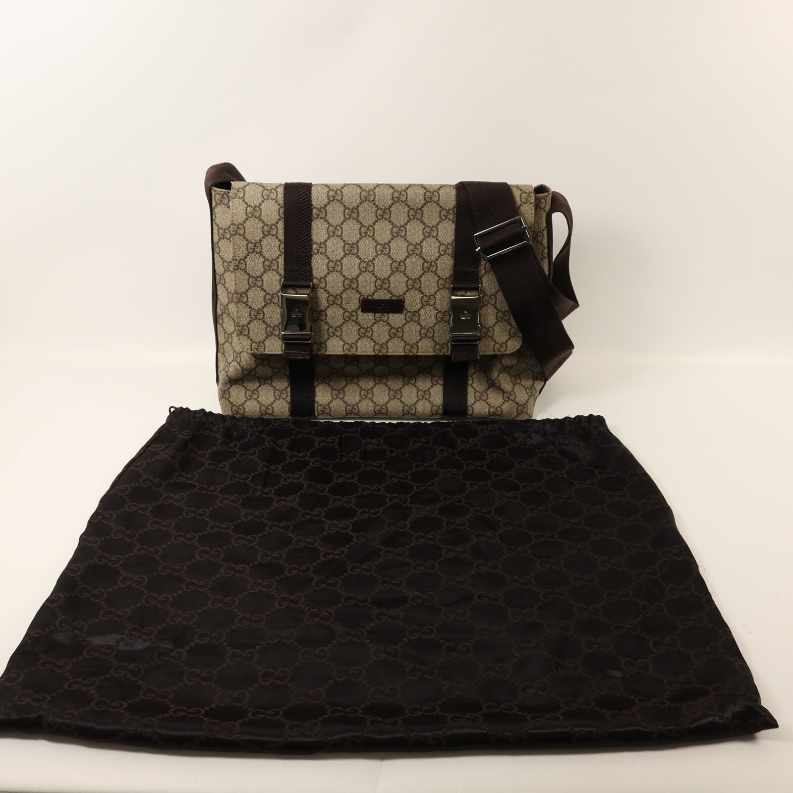 GUCCI 塗層帆布GG Supreme銀扣肩背袋