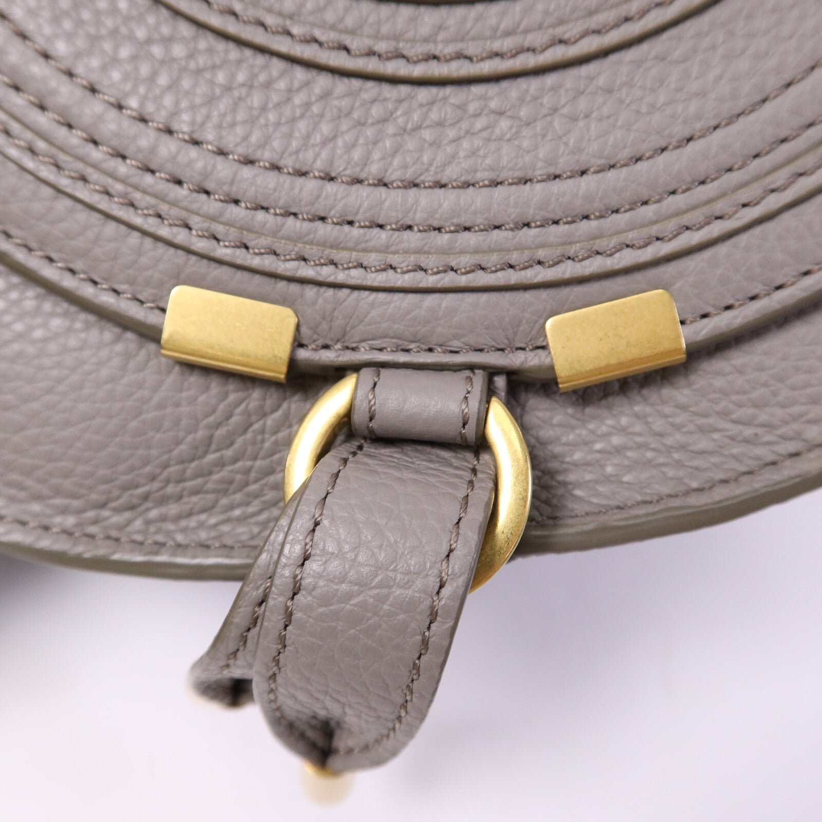 Chloe 牛皮皮革Marcie Small Saddle金扣肩背袋