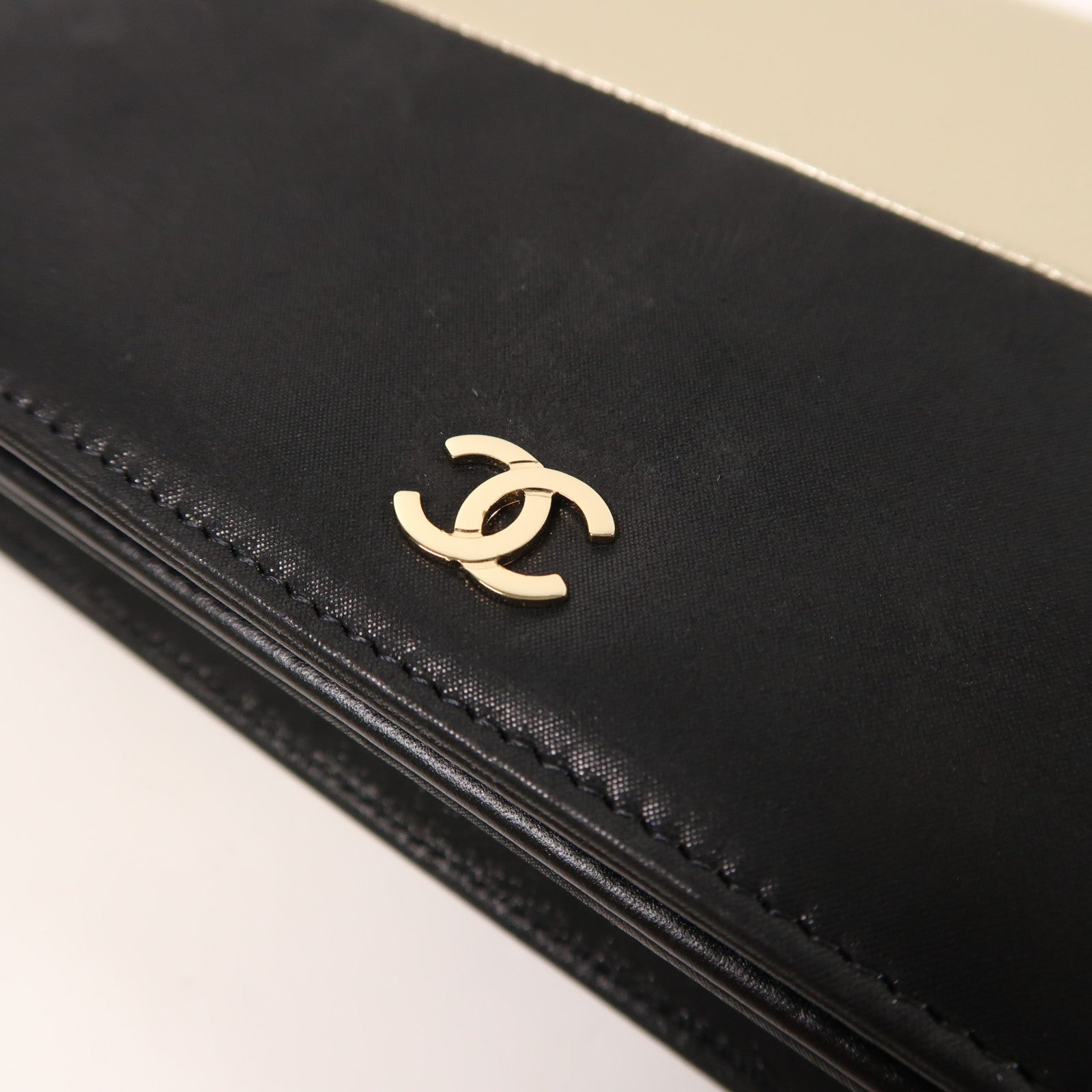 CHANEL 皮革WOC Wallet On Chain金扣鏈帶肩背袋