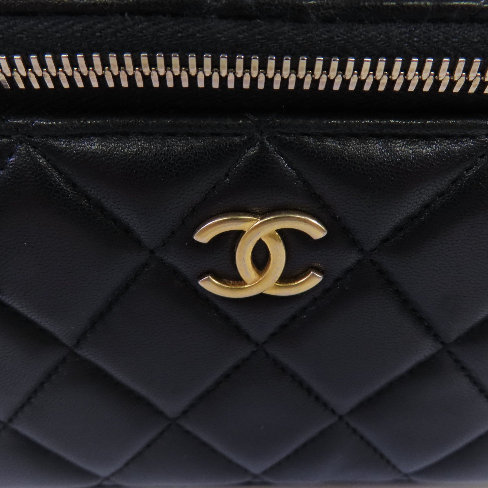 CHANEL 羊皮皮革Vanity Case金扣鏈帶手挽肩背兩用袋