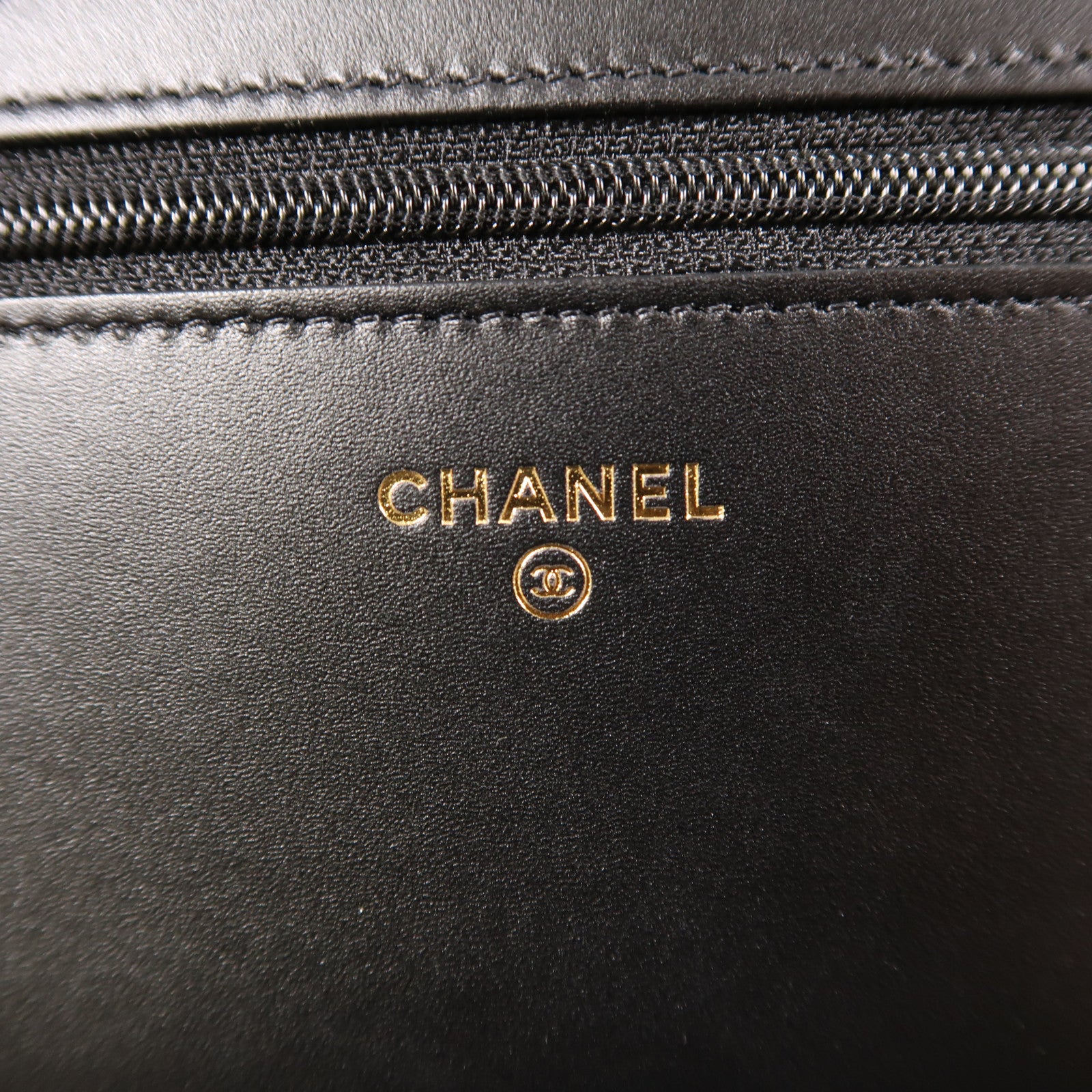 CHANEL 皮革WOC Wallet On Chain金扣鏈帶肩背袋