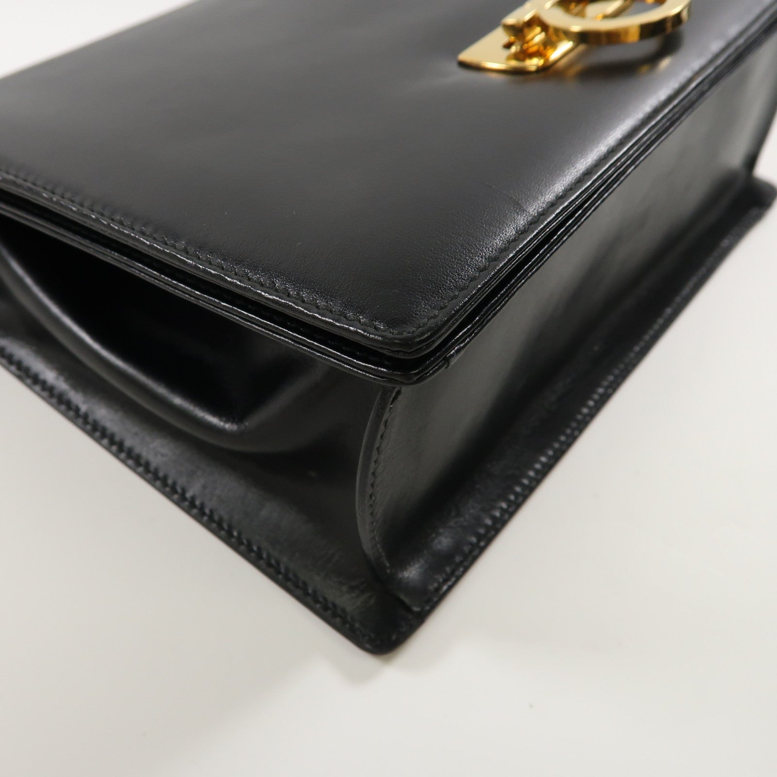 Salvatore Ferragamo 羊皮皮革Shoulder Bag金扣肩背袋黑色