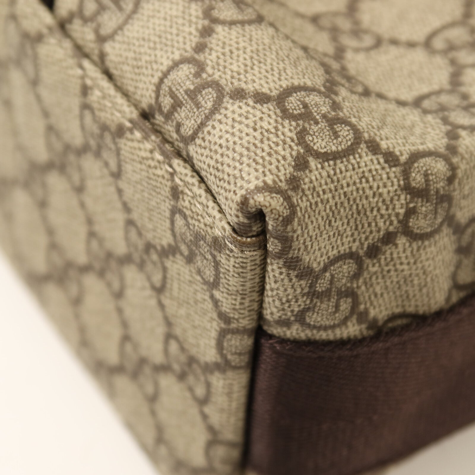 GUCCI 塗層帆布GG Supreme銀扣肩背袋