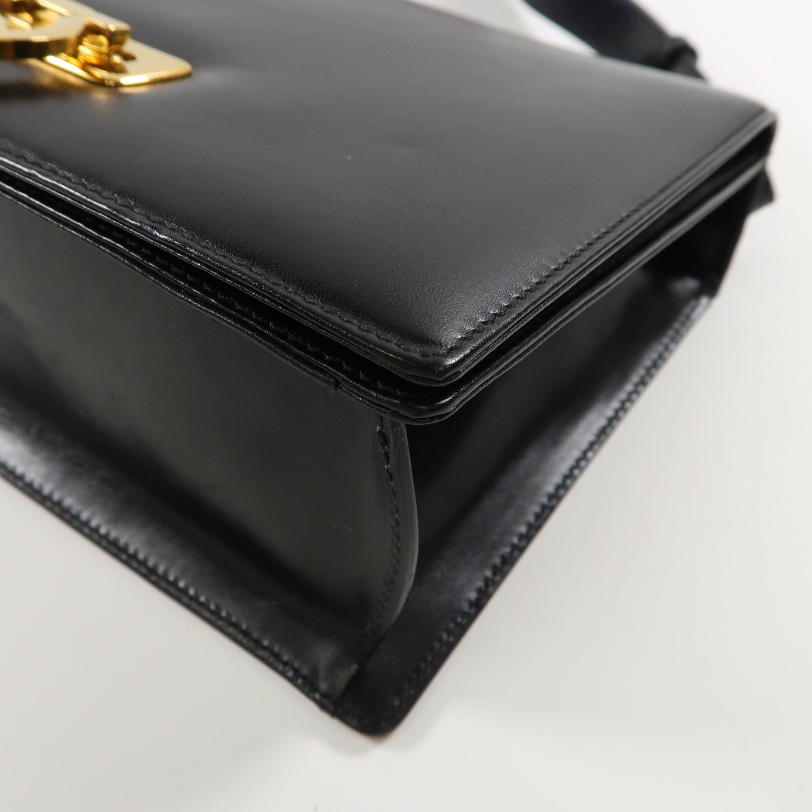 Salvatore Ferragamo 羊皮皮革Shoulder Bag金扣肩背袋黑色