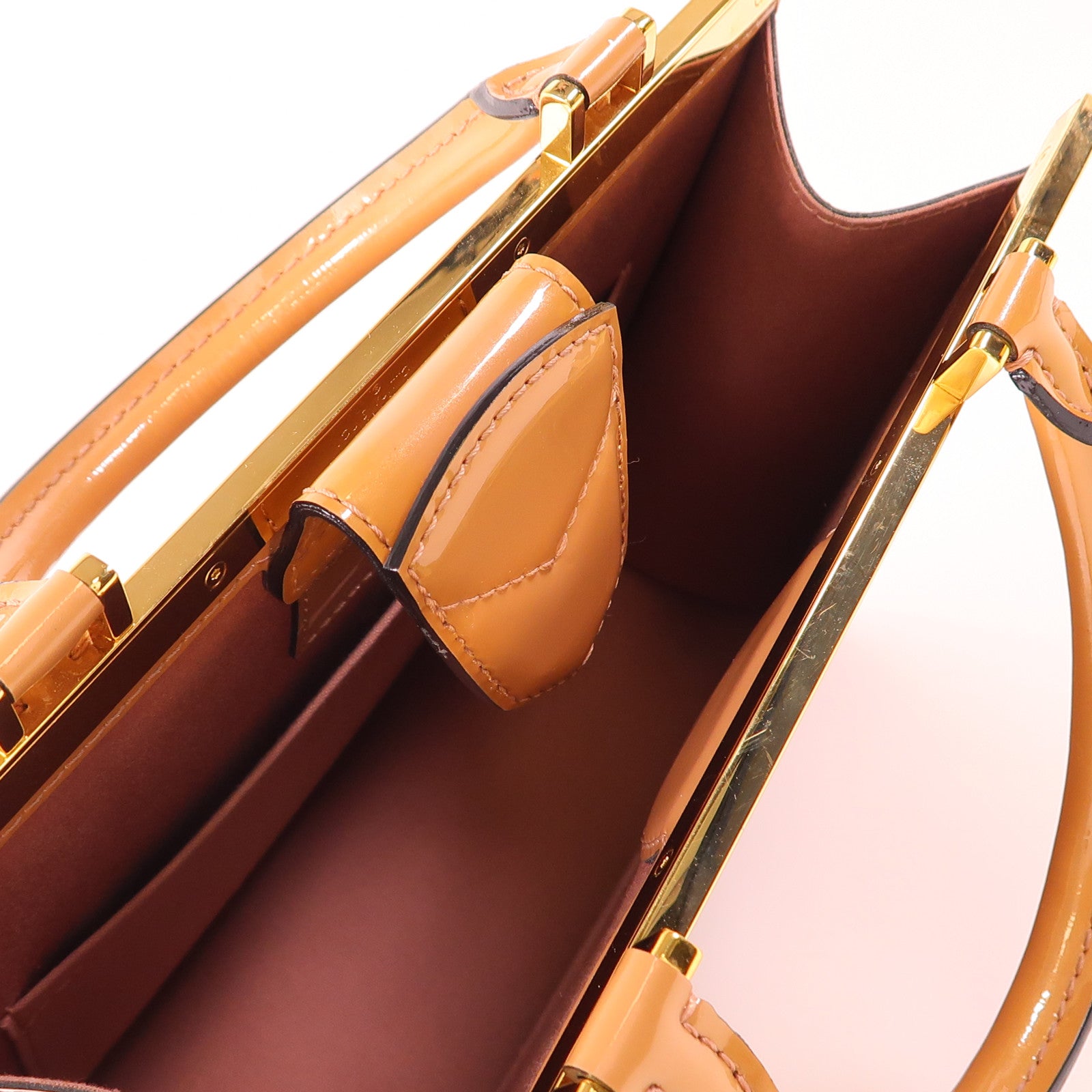 LOUIS VUITTON 漆皮皮革Deesse PM金扣手挽袋