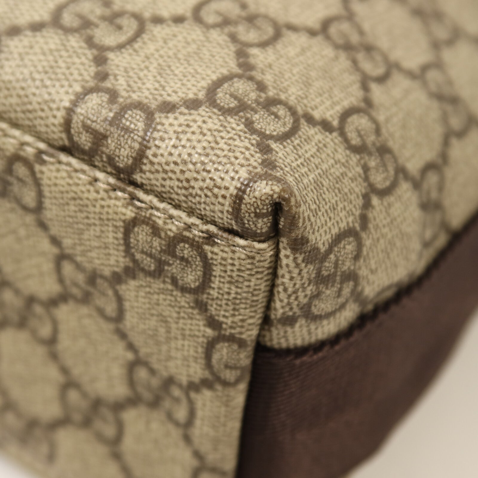 GUCCI 塗層帆布GG Supreme銀扣肩背袋