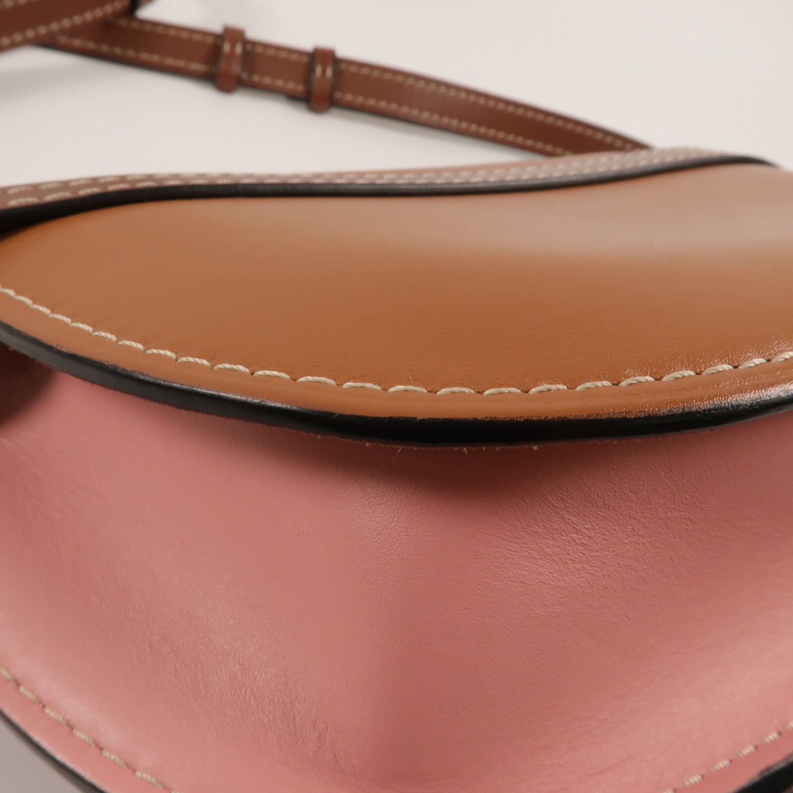 LOEWE 牛皮皮革Gate Medium肩背袋