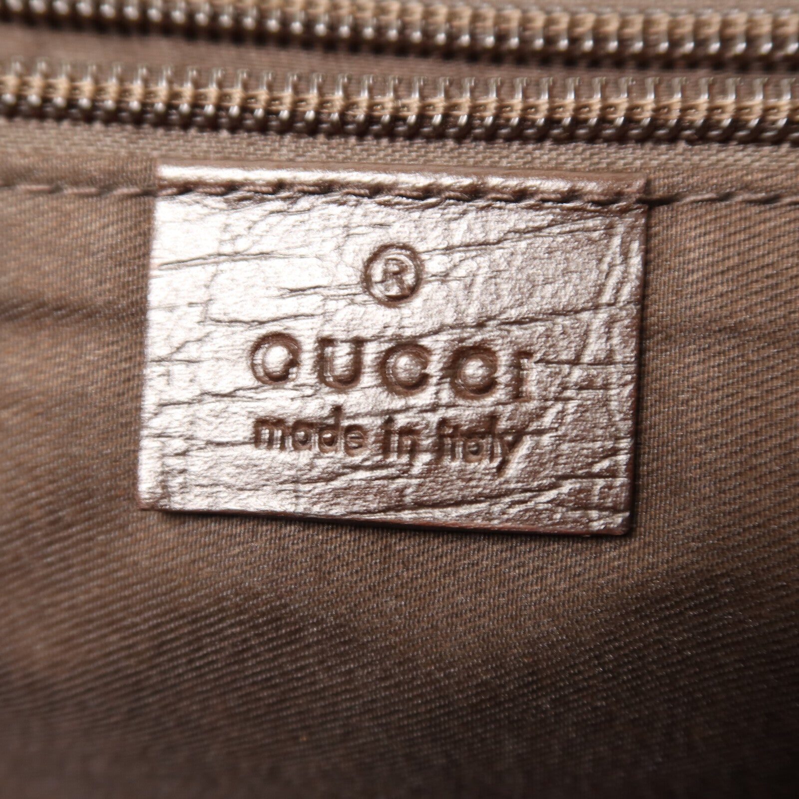 GUCCI 塗層帆布GG Supreme銀扣肩背袋