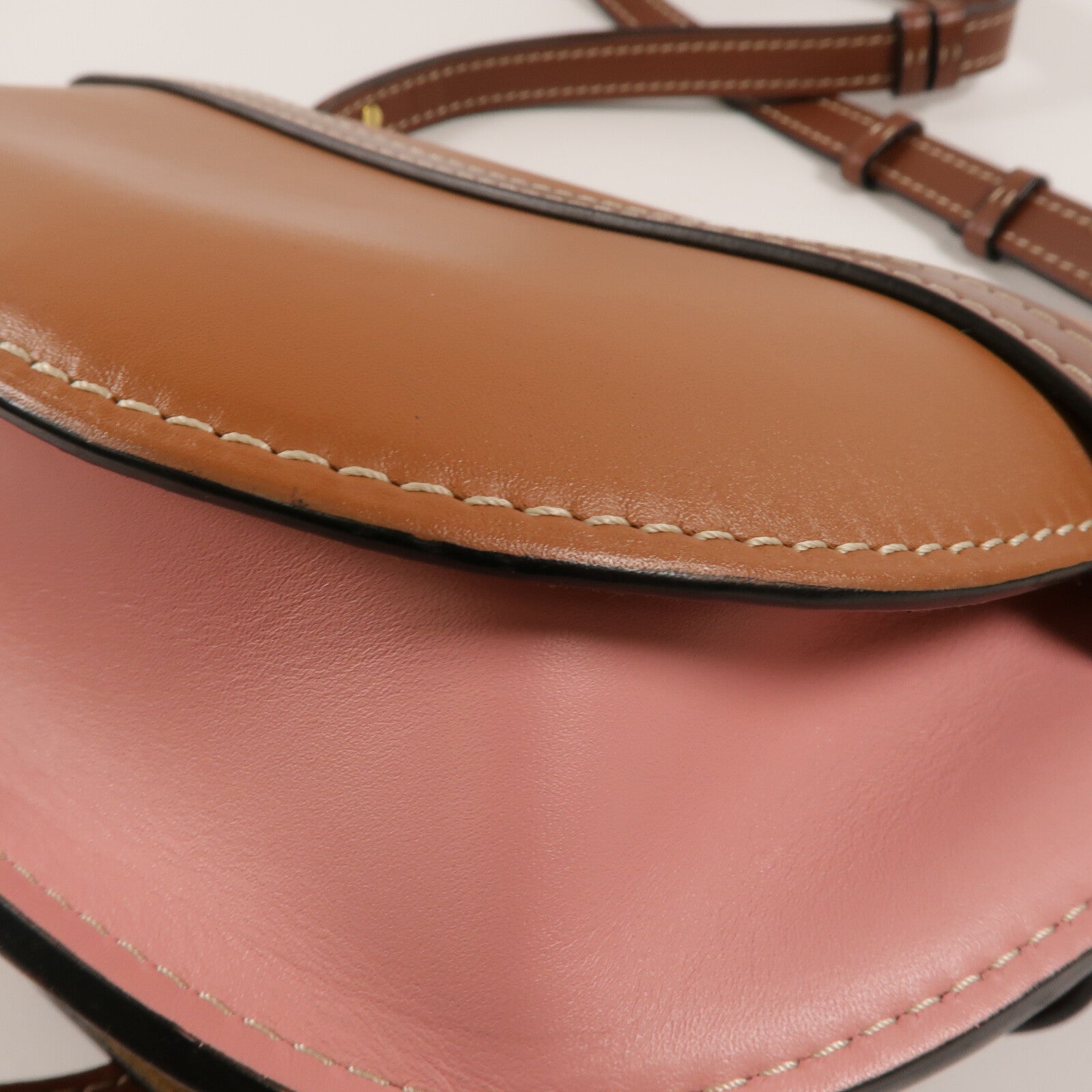 LOEWE 牛皮皮革Gate Medium肩背袋