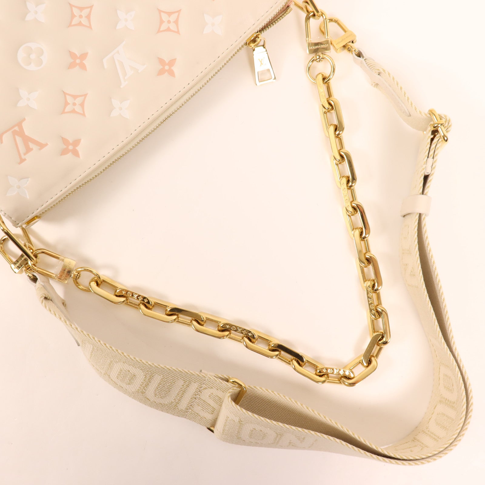 LOUIS VUITTON 羊皮皮革Coussin PM金扣手挽肩背兩用袋