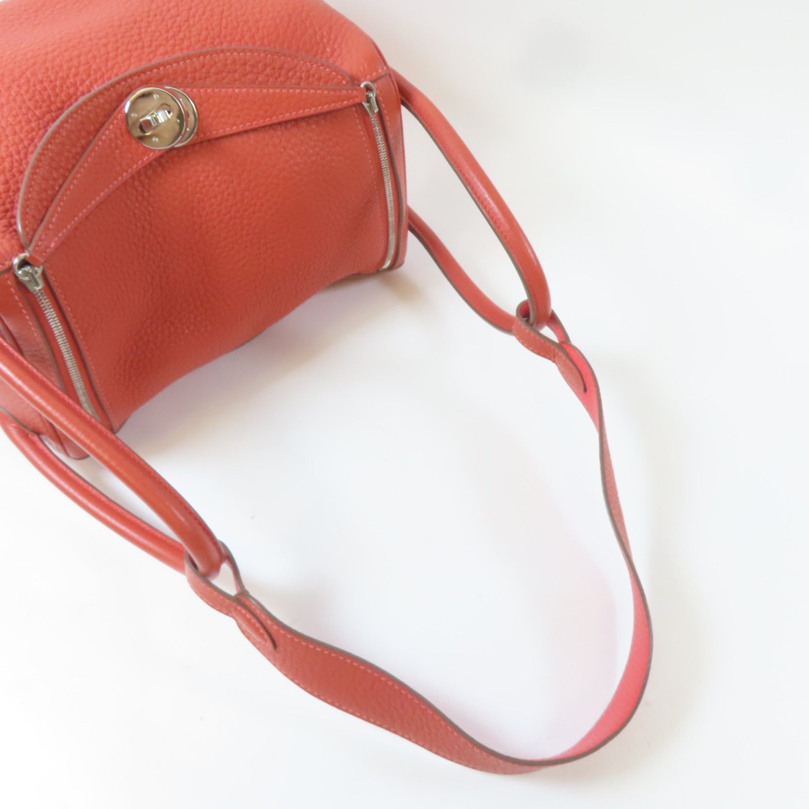 HERMES Clemence皮革Lindy 26銀扣手挽肩背兩用袋Sanguine三文魚色/Capucine火橘色