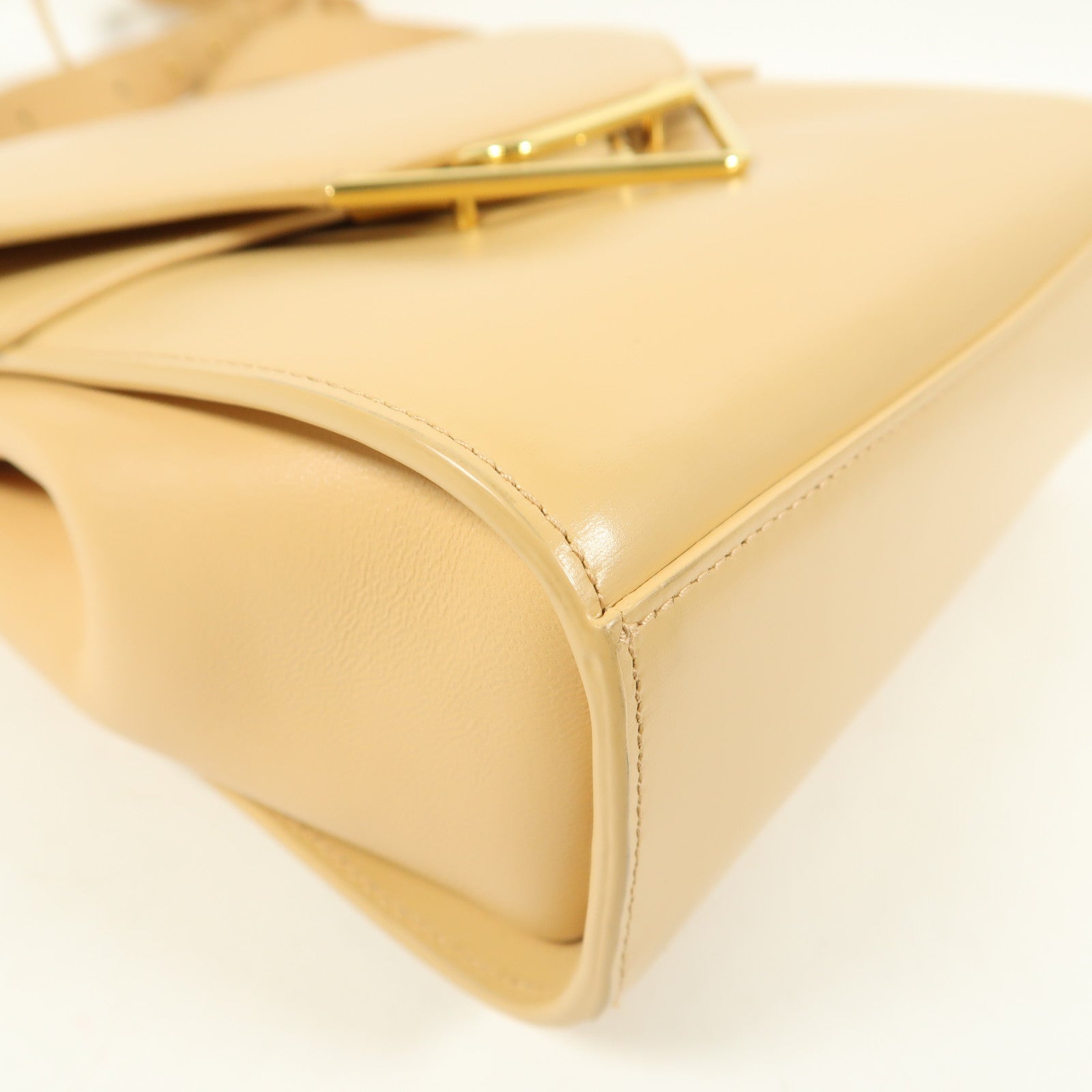 BOTTEGA VENETA 牛皮皮革The Clip金扣肩背袋