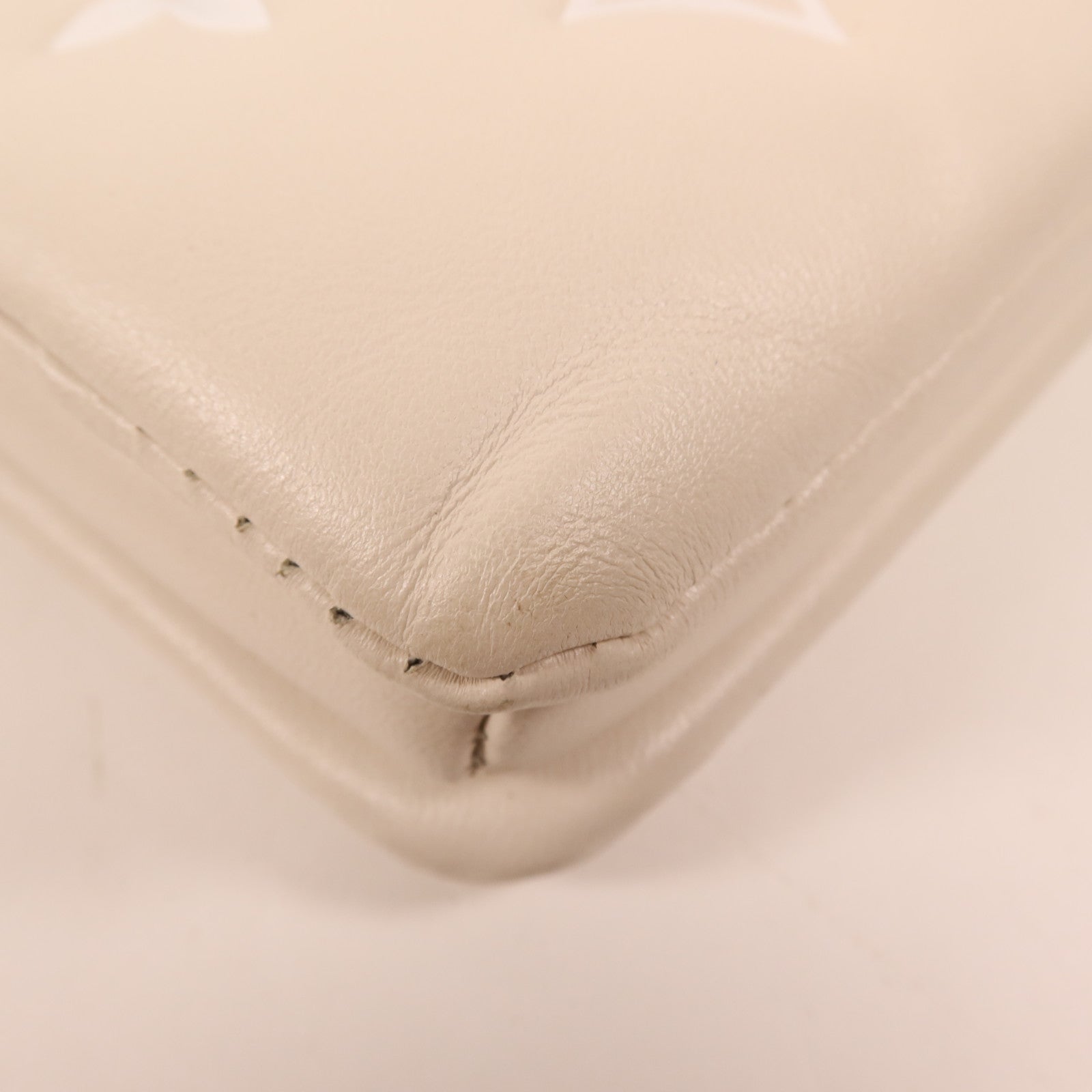 LOUIS VUITTON 【激減優惠】羊皮皮革Coussin PM金扣手挽肩背兩用袋