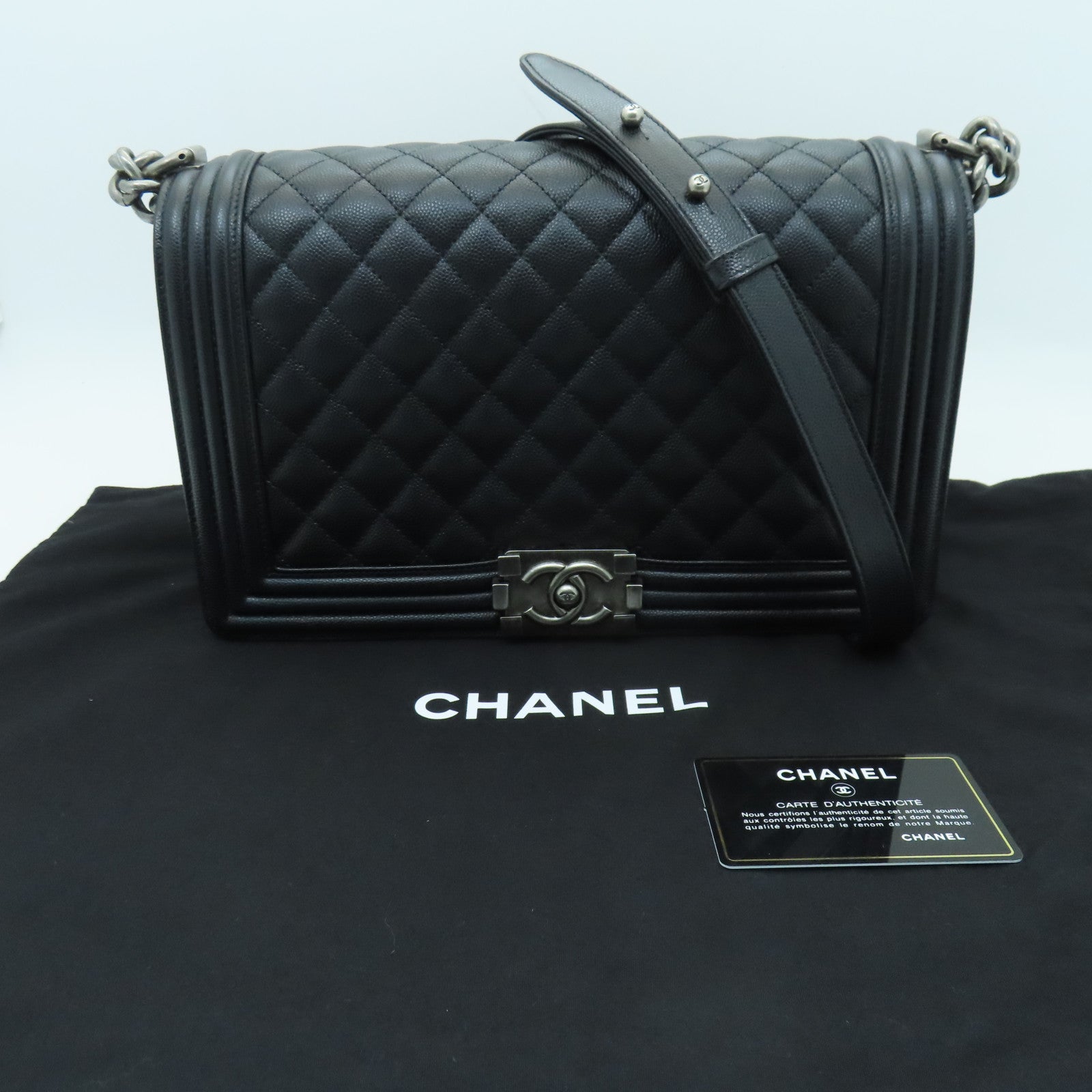 CHANEL 【激減優惠】菱格Caviar皮革Boy Chanel28cm銀扣鏈帶肩背袋黑色