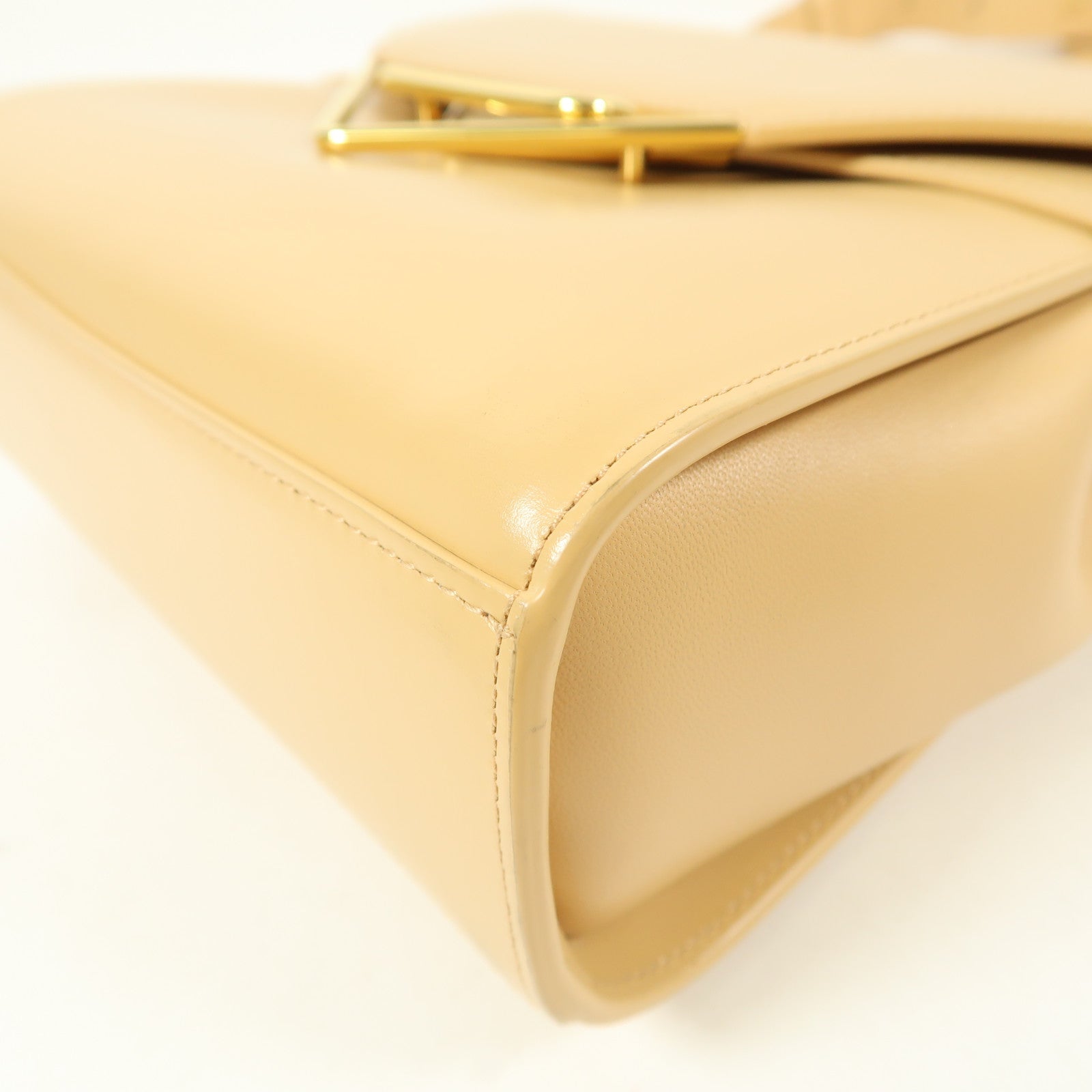 BOTTEGA VENETA 牛皮皮革The Clip金扣肩背袋