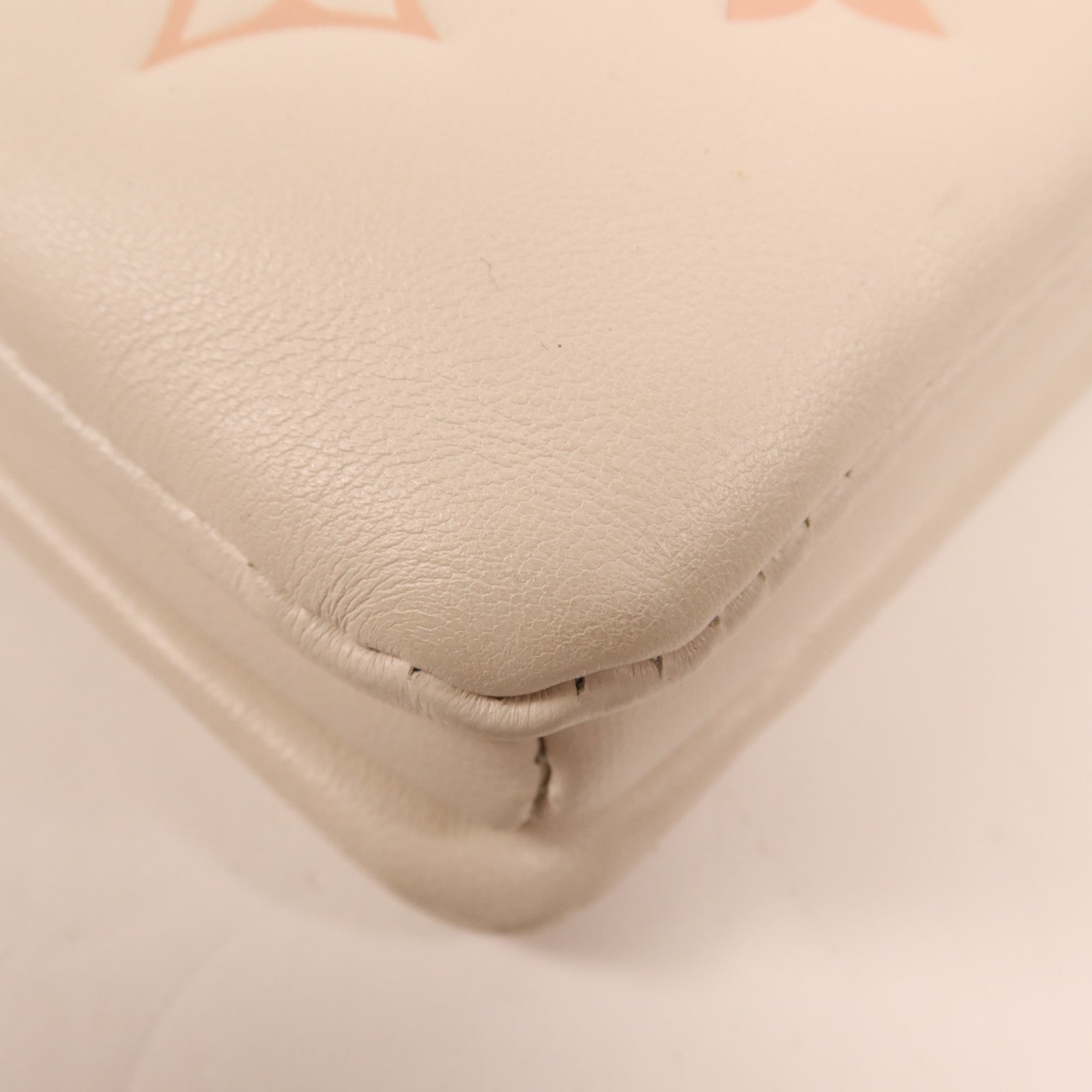 LOUIS VUITTON 【激減優惠】羊皮皮革Coussin PM金扣手挽肩背兩用袋