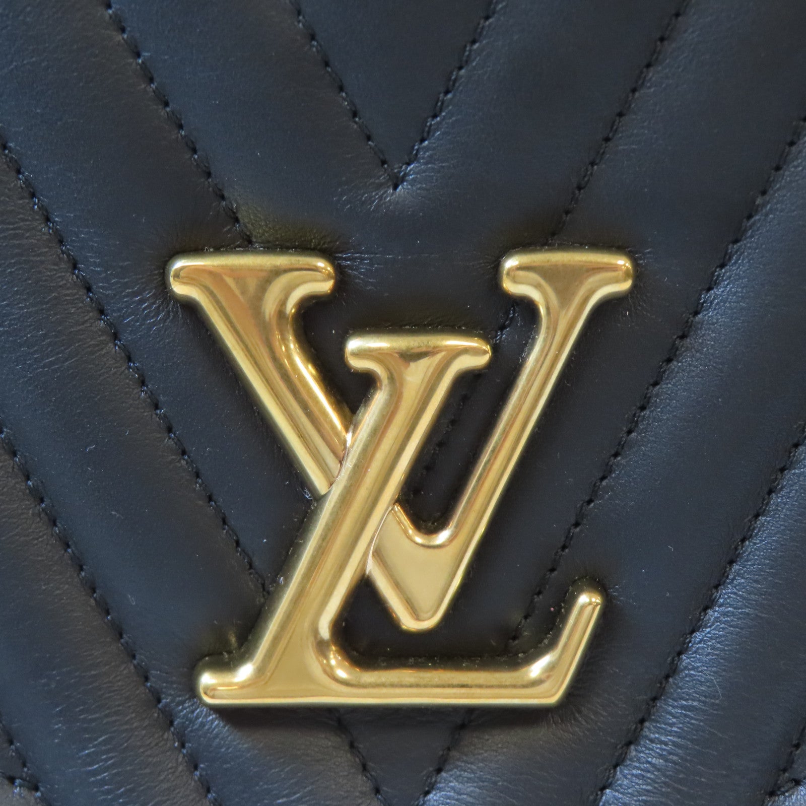 LOUIS VUITTON 牛皮皮革New Wave Tote金扣鏈帶肩背袋黑色