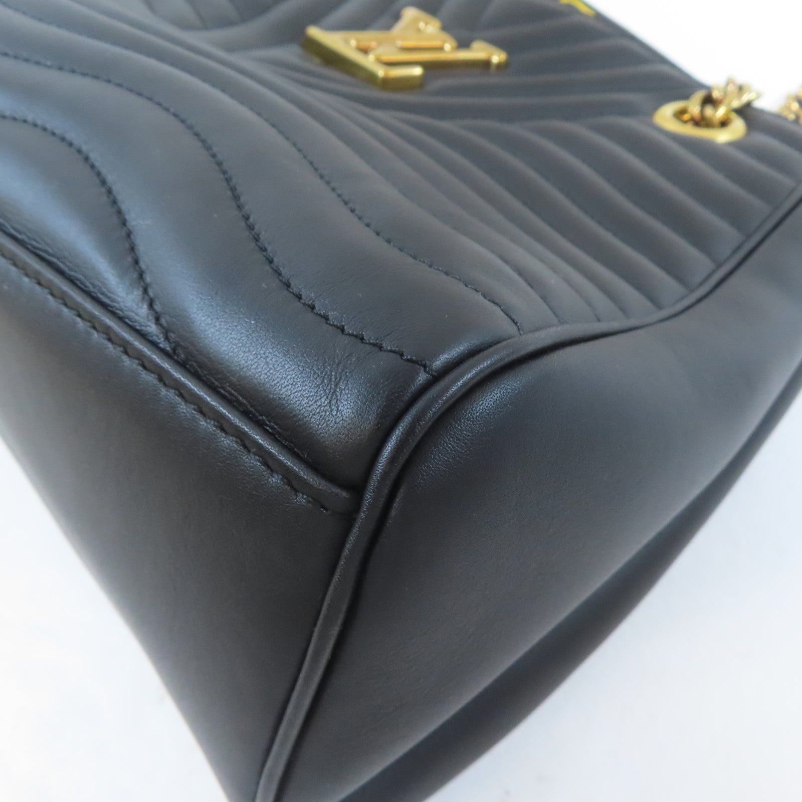 LOUIS VUITTON 牛皮皮革New Wave Tote金扣鏈帶肩背袋黑色
