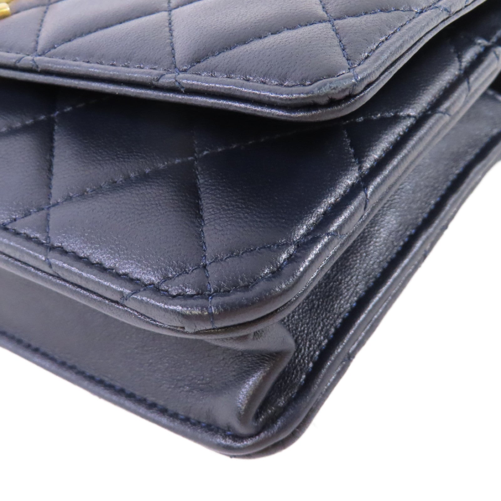 CHANEL 菱格羊皮皮革WOC Wallet On Chain Shoulder Bag金扣鏈帶肩背袋深藍色
