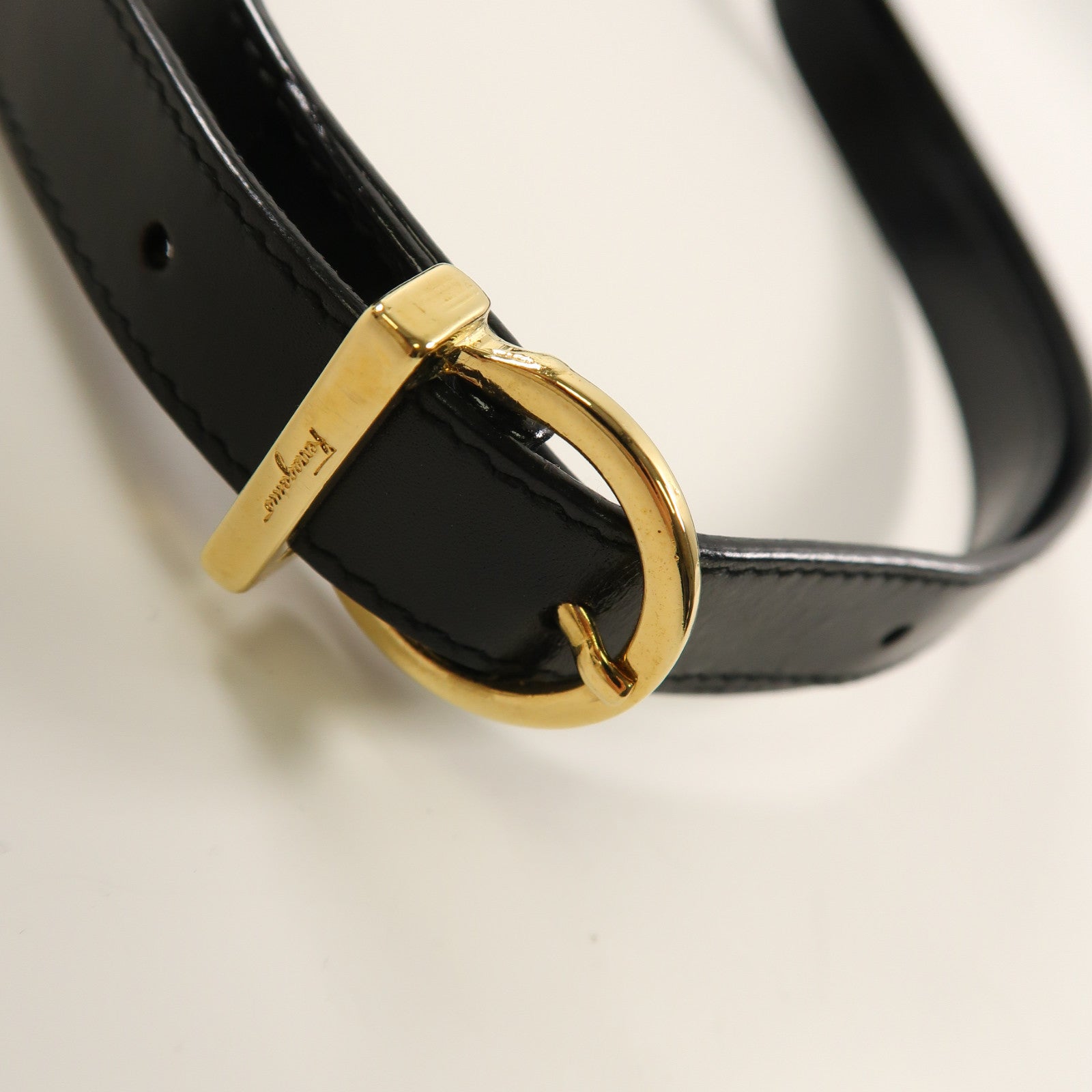 Salvatore Ferragamo 羊皮皮革Shoulder Bag金扣肩背袋黑色
