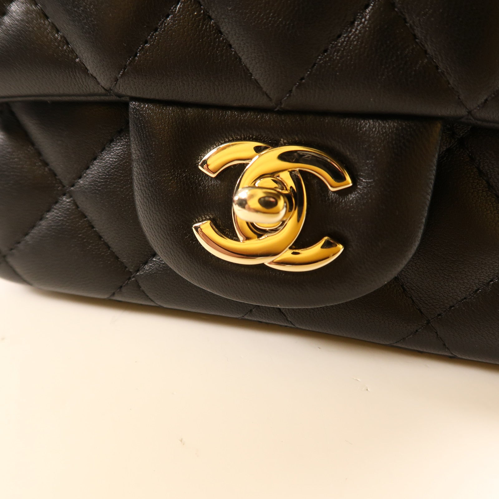 CHANEL 羊皮皮革Mini Classic 17銀扣鏈帶肩背袋