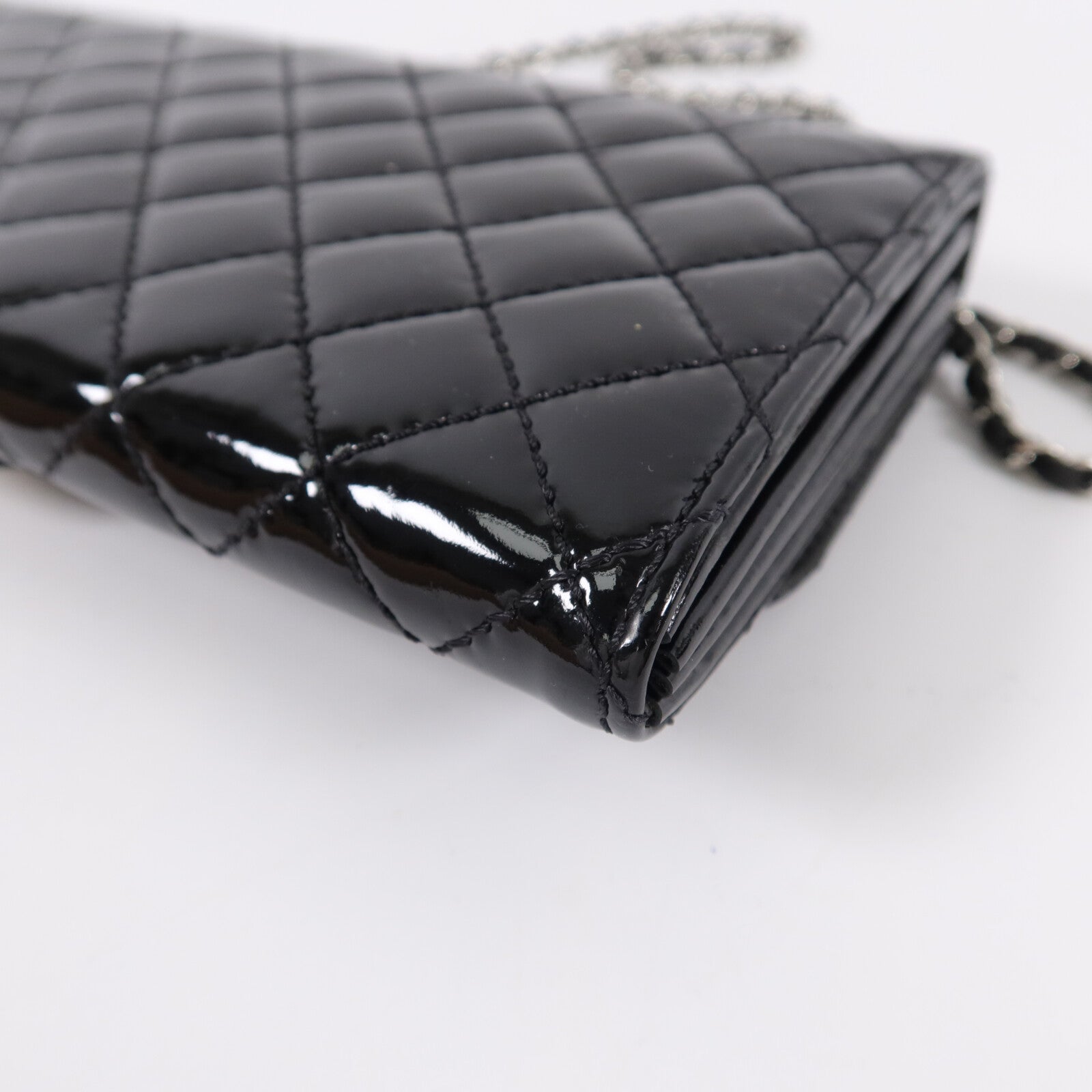 CHANEL 漆皮皮革Classic East West鏈帶肩背袋