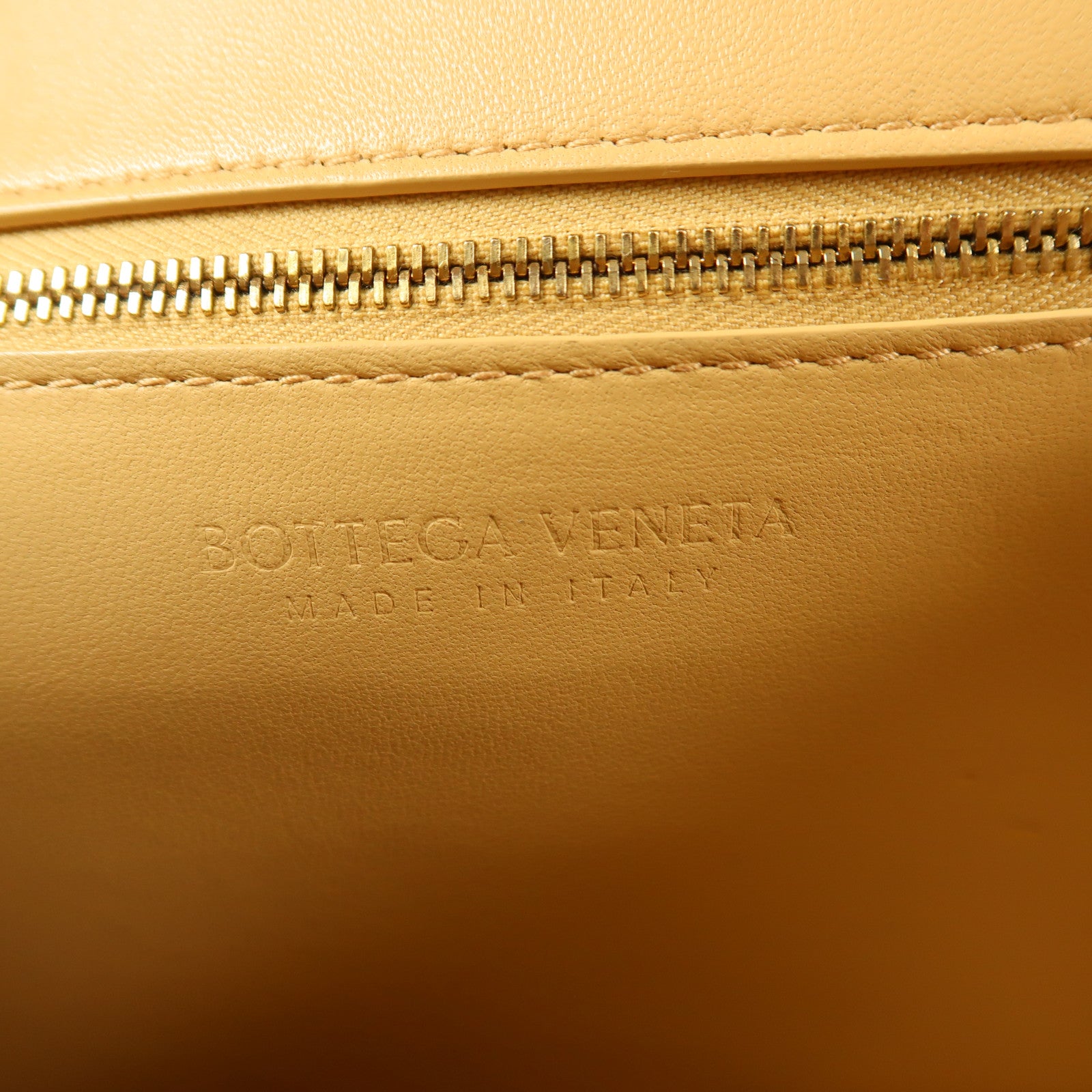 BOTTEGA VENETA 【激減優惠】牛皮皮革The Clip金扣肩背袋