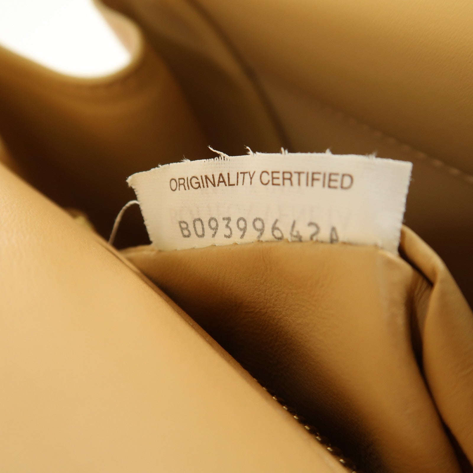 BOTTEGA VENETA 【激減優惠】牛皮皮革The Clip金扣肩背袋