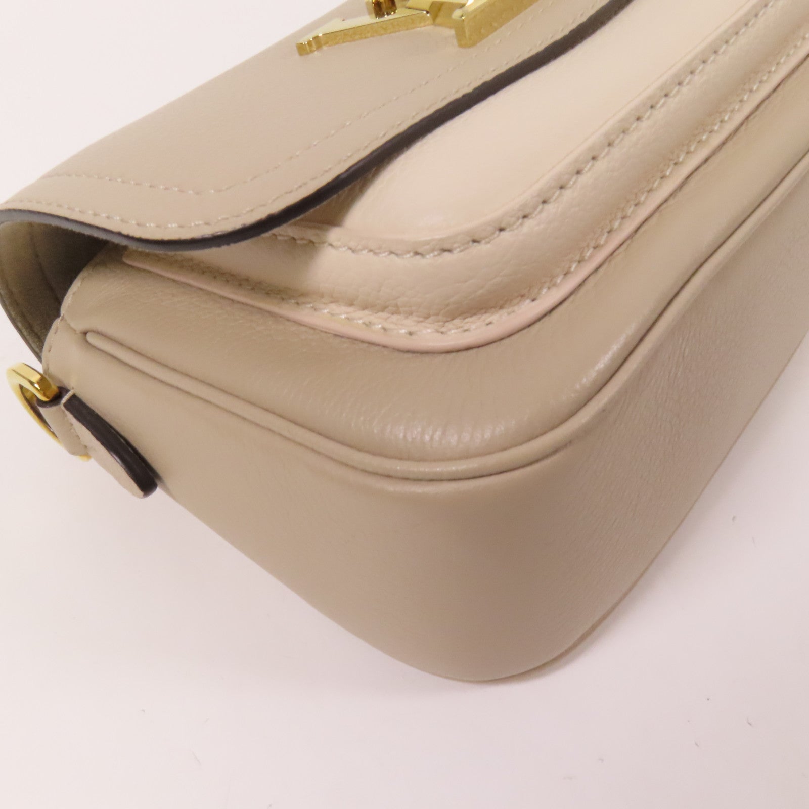 LOUIS VUITTON 牛皮皮革Lockme Tender金扣手挽肩背兩用袋