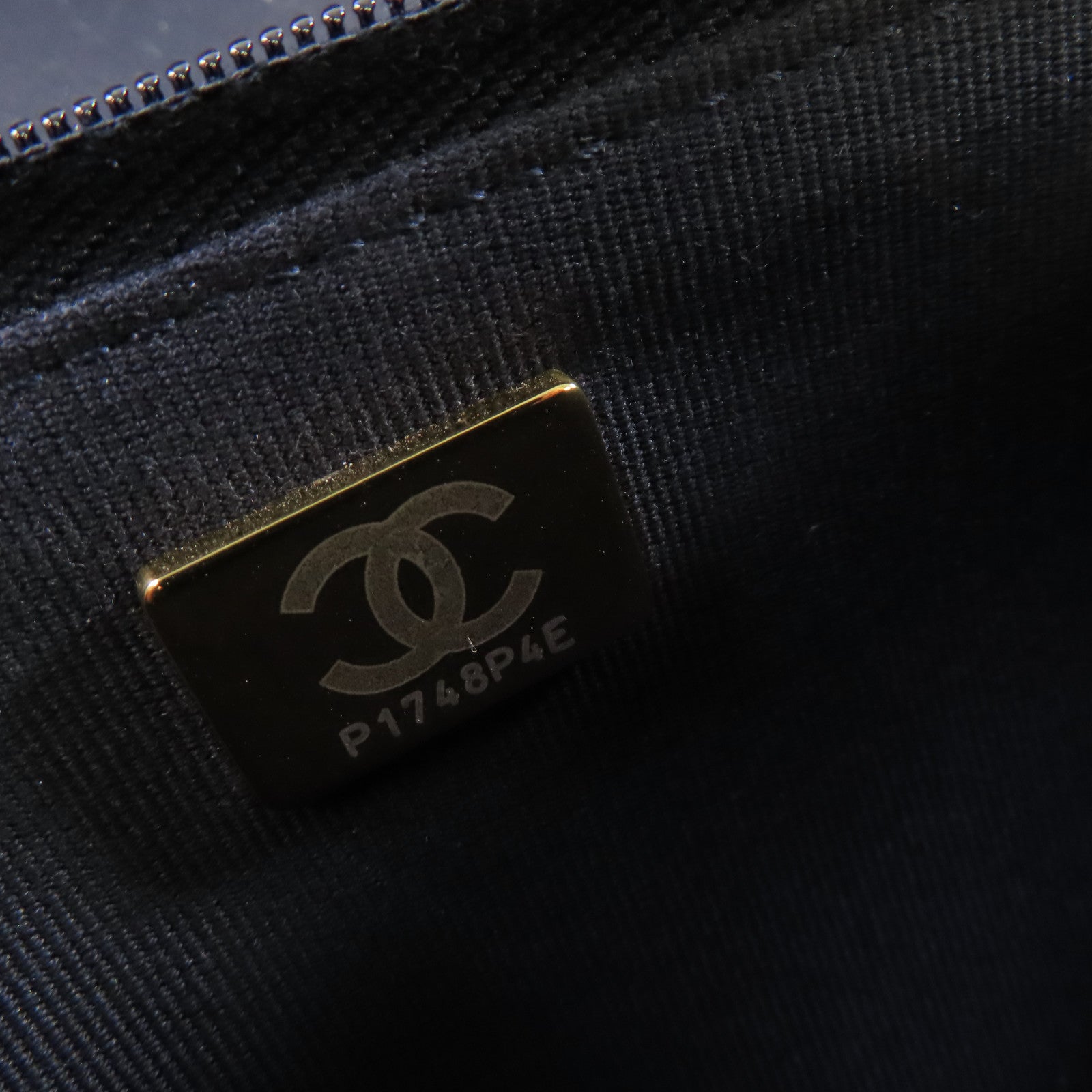 CHANEL 菱格羊皮皮革WOC Wallet On Chain Shoulder Bag金扣鏈帶肩背袋深藍色