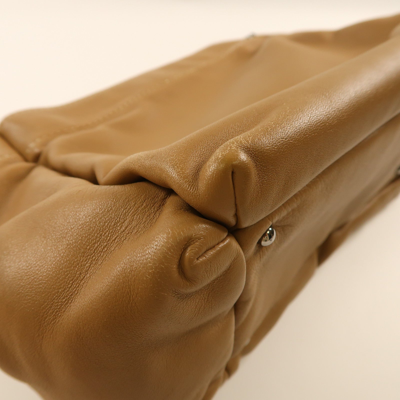 CHANEL 漆皮皮革Chain Shoulder銀扣鏈帶肩背袋淺啡色