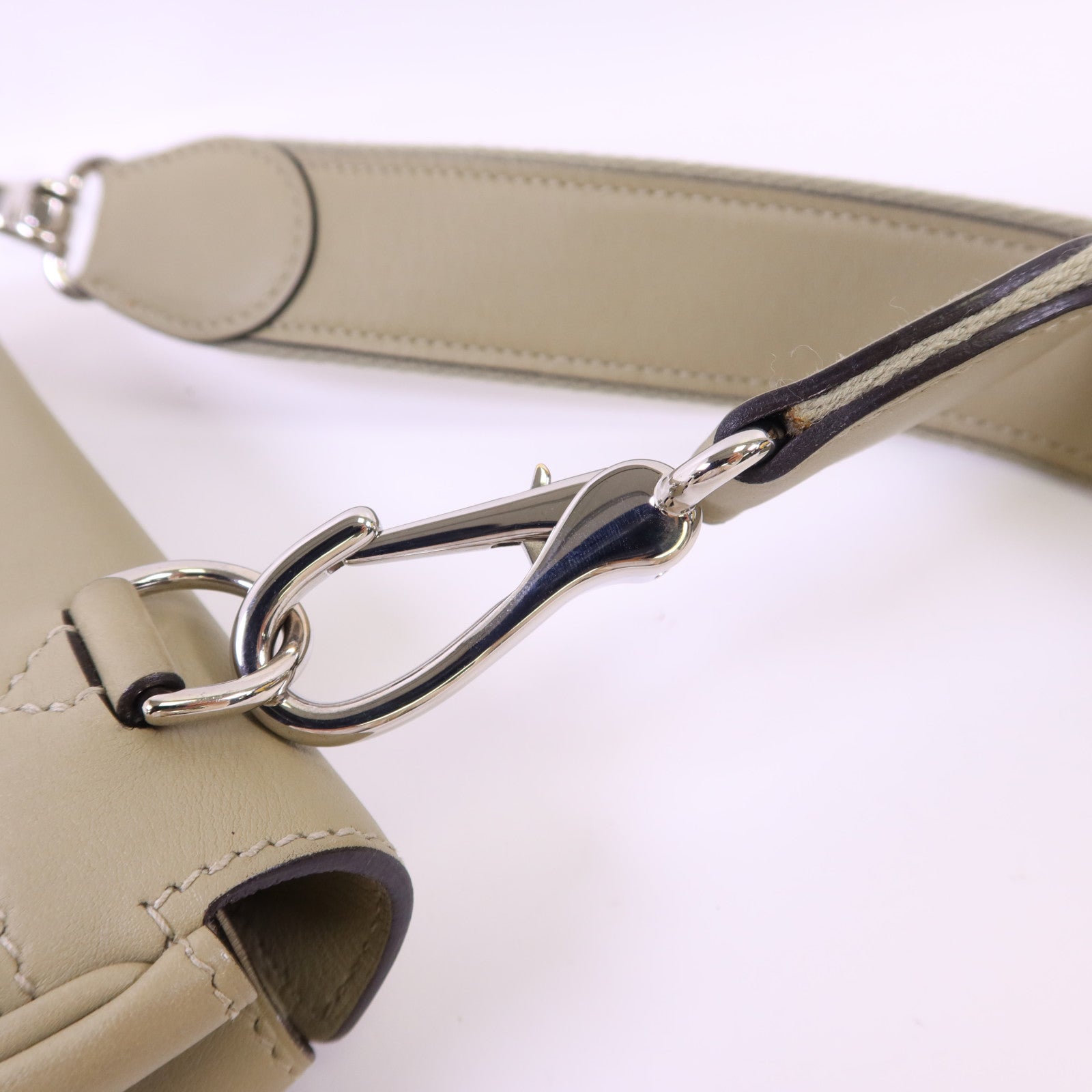HERMES Swift皮革Mini Berline銀扣肩背袋Sauge