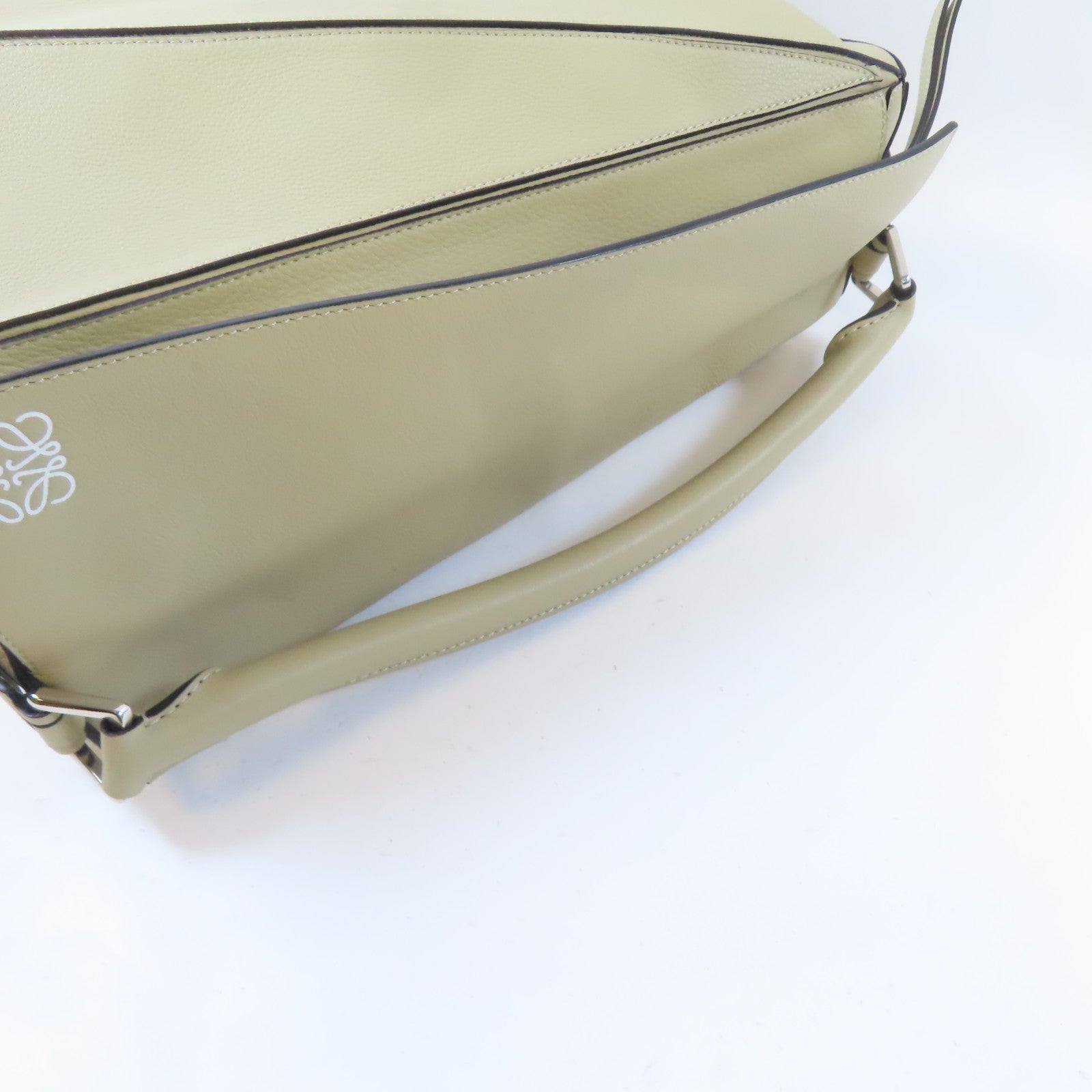 LOEWE 牛皮皮革Large Puzzle銀扣手挽肩背兩用袋淺褐色