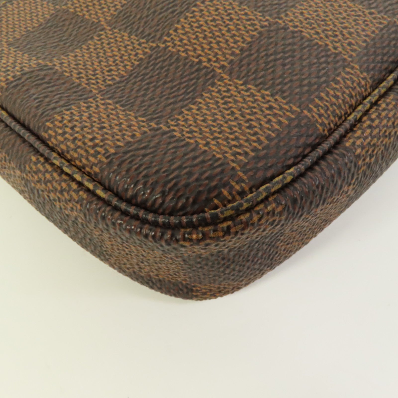 LOUIS VUITTON Damier Mini Pochette Accessories金扣鏈帶手挽袋