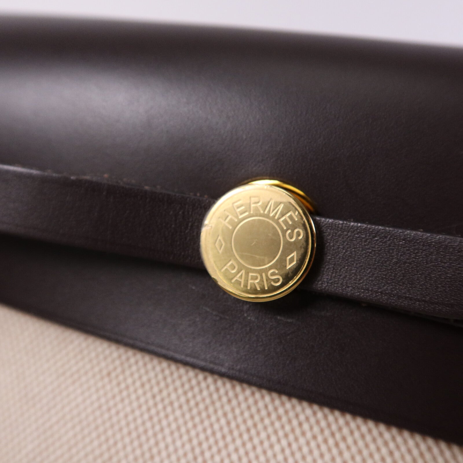 HERMES 帆布/Hunter皮革Mini Herbag金扣肩背袋Chocolat