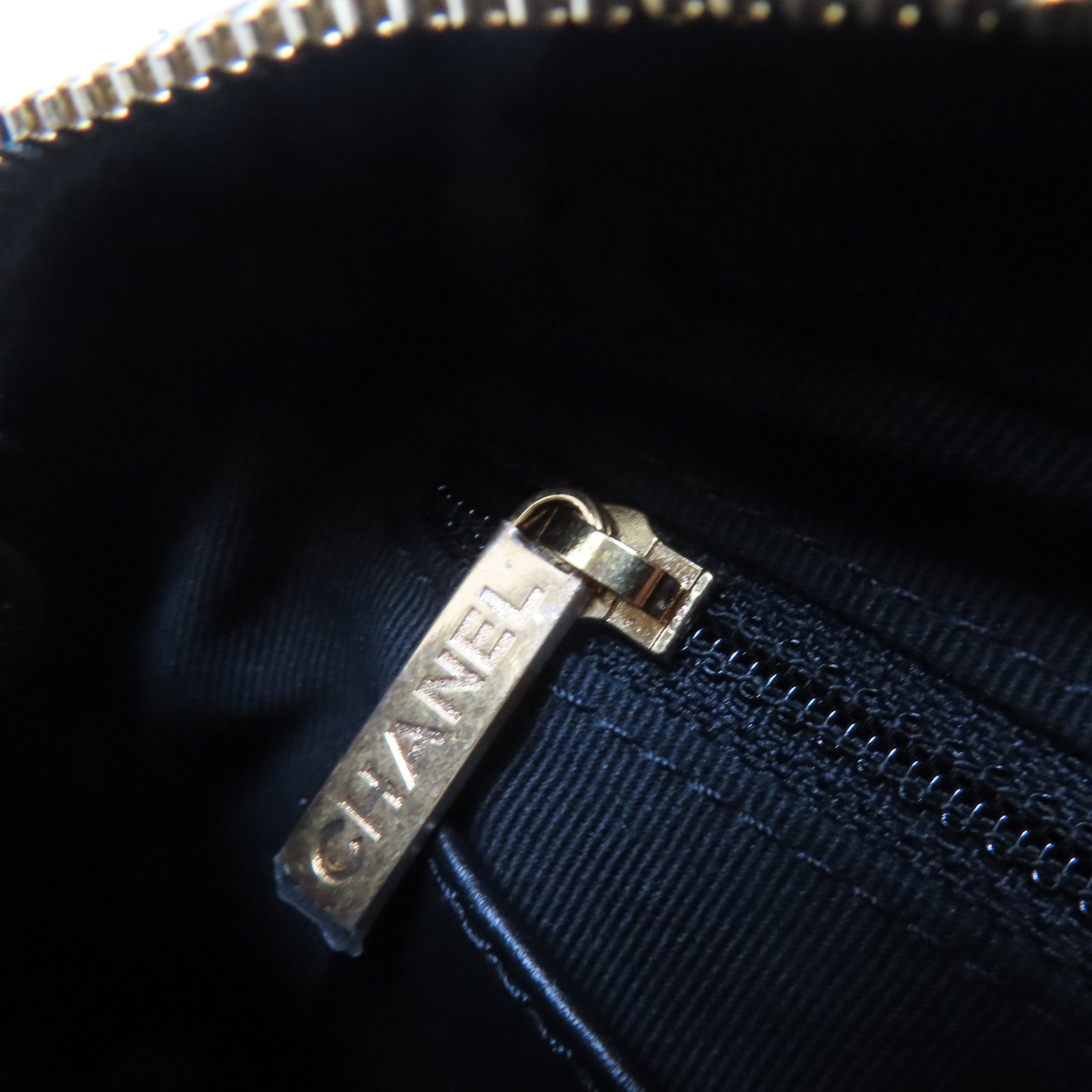 CHANEL 菱格羊皮皮革Camera Bag金扣鏈帶肩背袋灰色