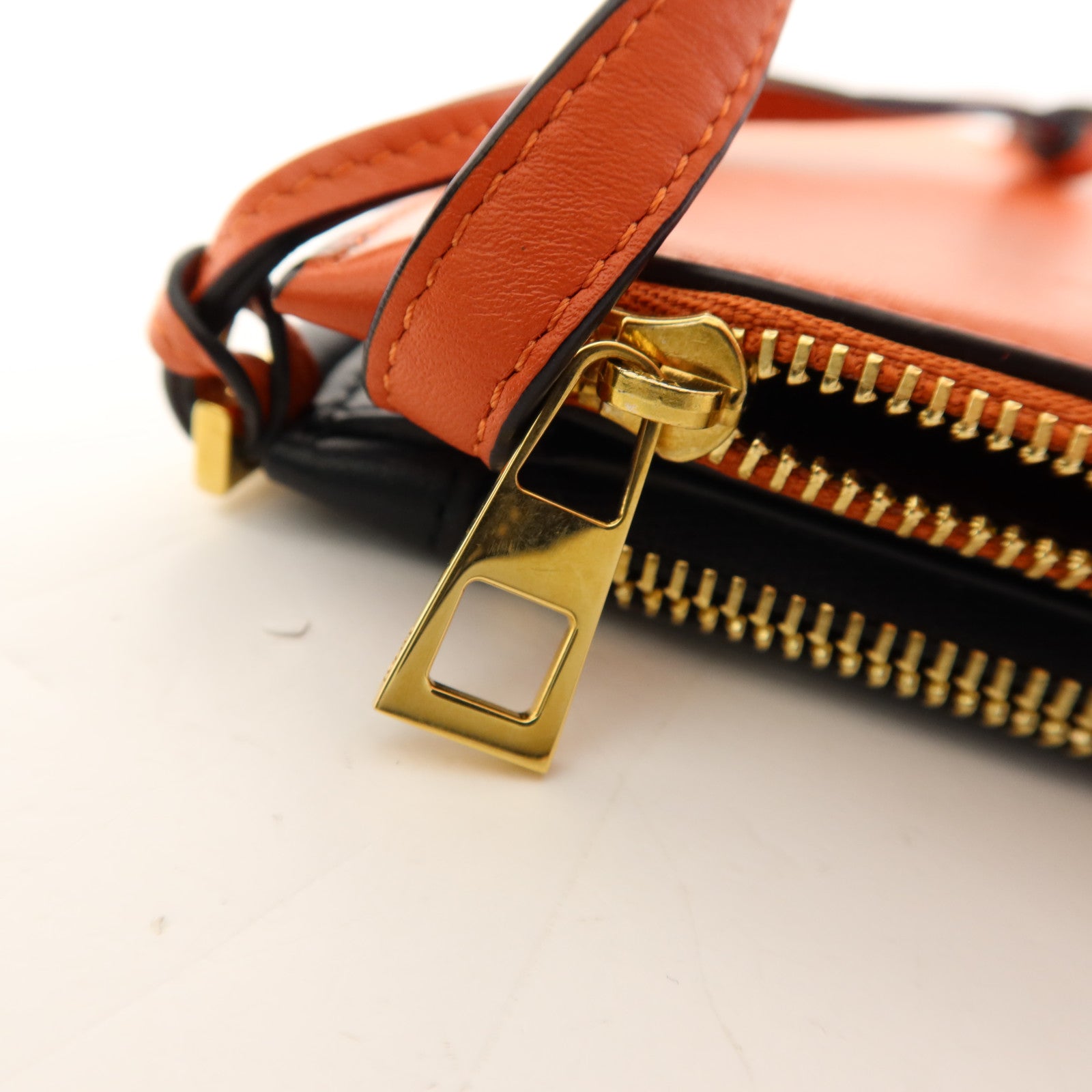 LOEWE 牛皮皮革Gate Double金扣肩背袋