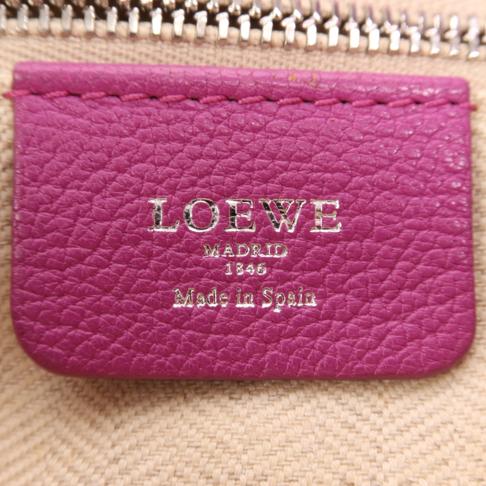 LOEWE 牛皮皮革Shoulder Bag銀扣肩背袋