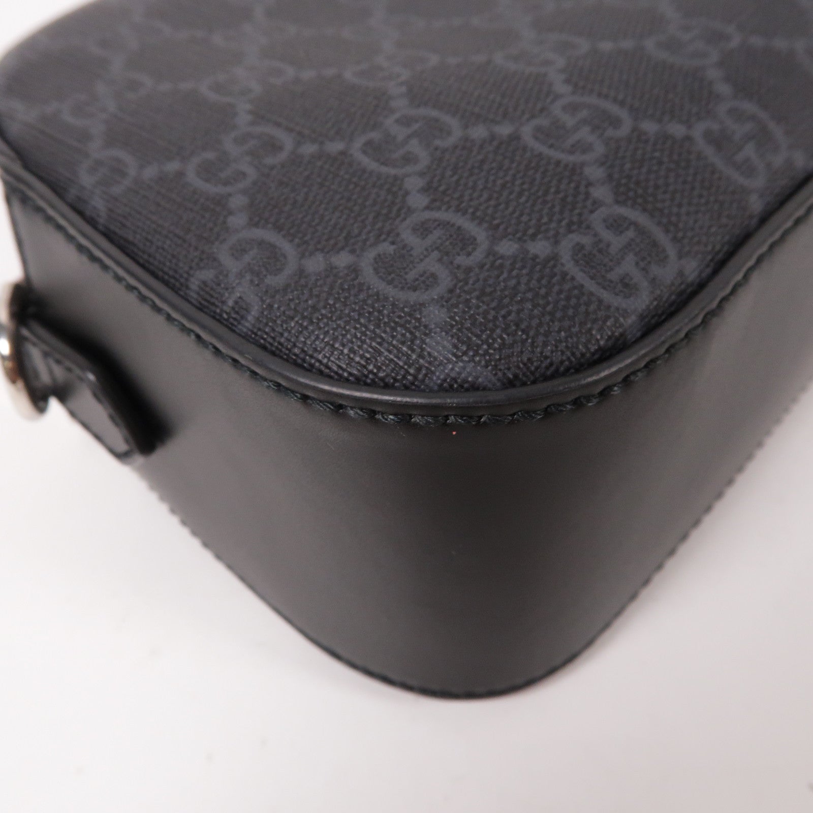 GUCCI 塗層帆布GG Supreme銀扣肩背袋黑色