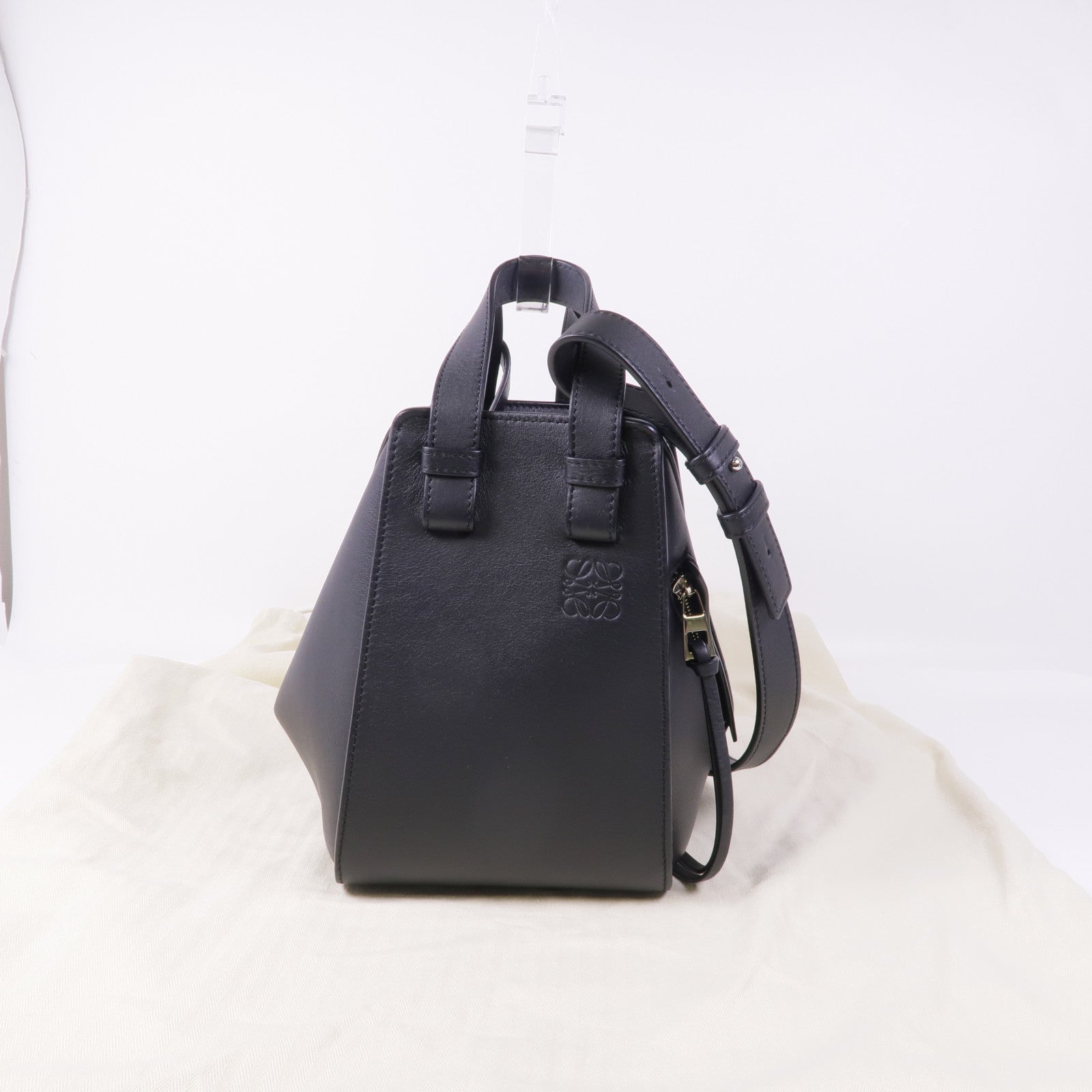 LOEWE 牛皮皮革Hammock Small銀扣手挽肩背兩用袋